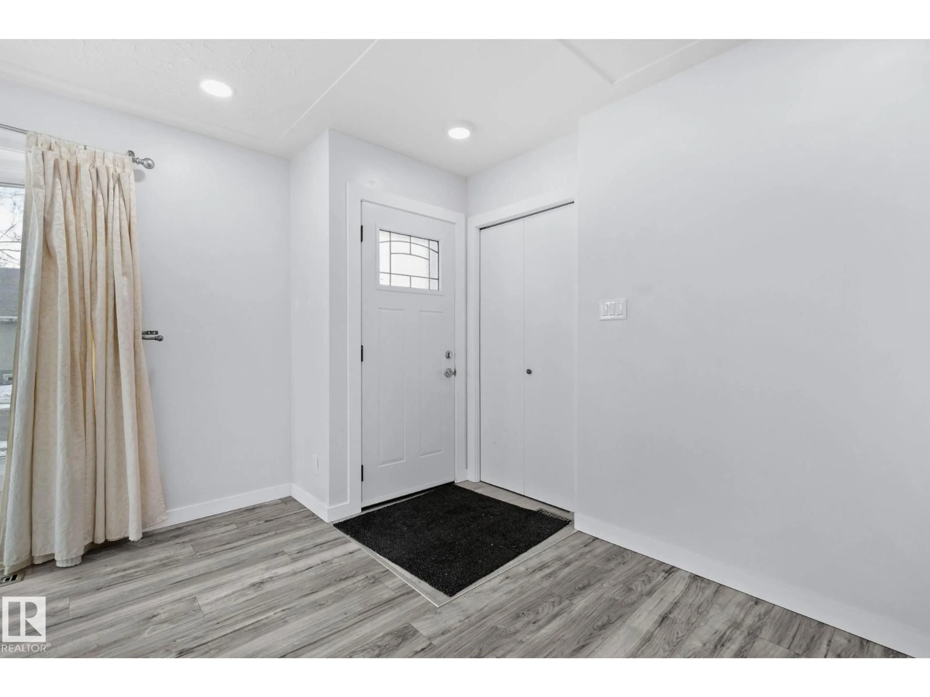 Indoor entryway for NW - 12002 37 ST, Edmonton Alberta T5W2C3