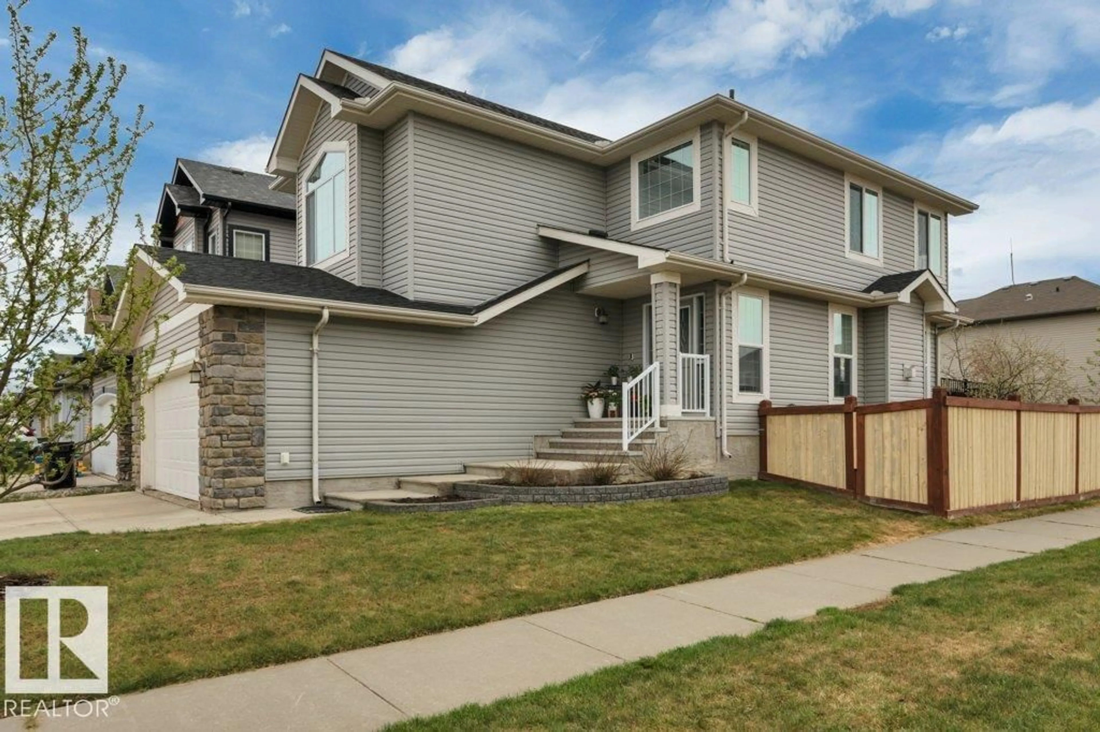 Home with vinyl exterior material, street for 264 SOUTHWICK ST, Leduc Alberta T9E0E7