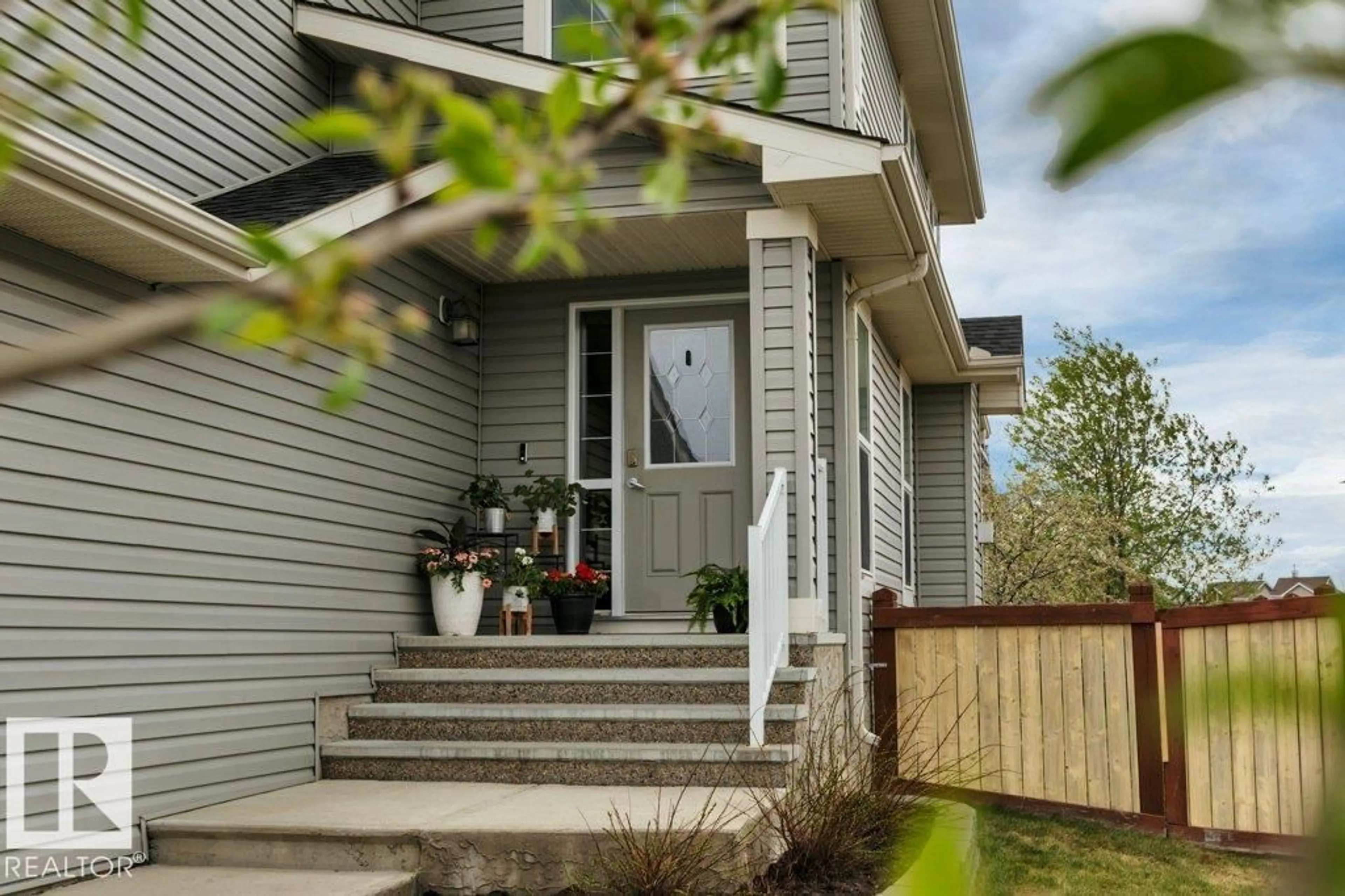 Home with vinyl exterior material, street for 264 SOUTHWICK ST, Leduc Alberta T9E0E7