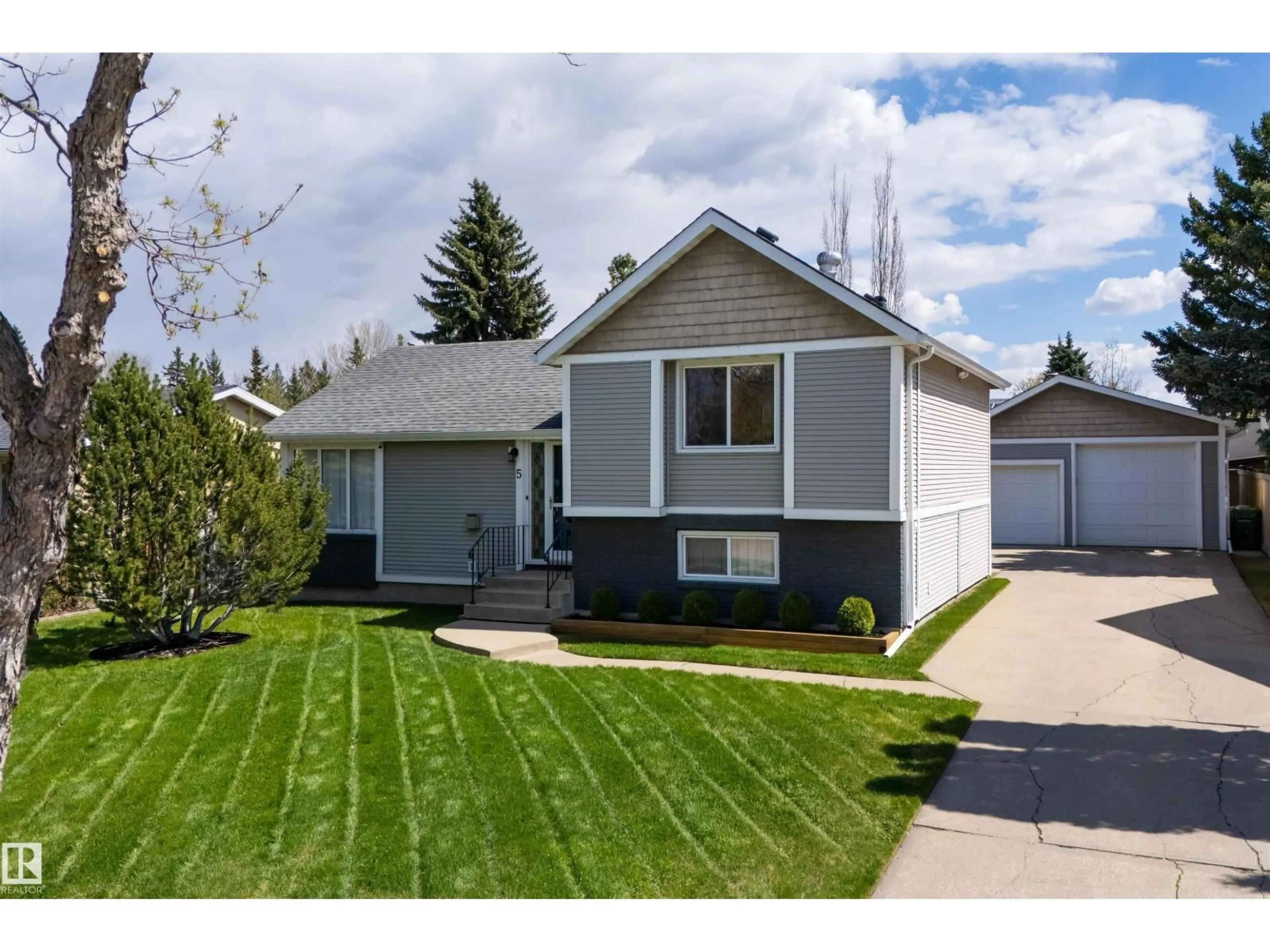 Home with vinyl exterior material, street for 5 ARLINGTON DR, St. Albert Alberta T8N2V4