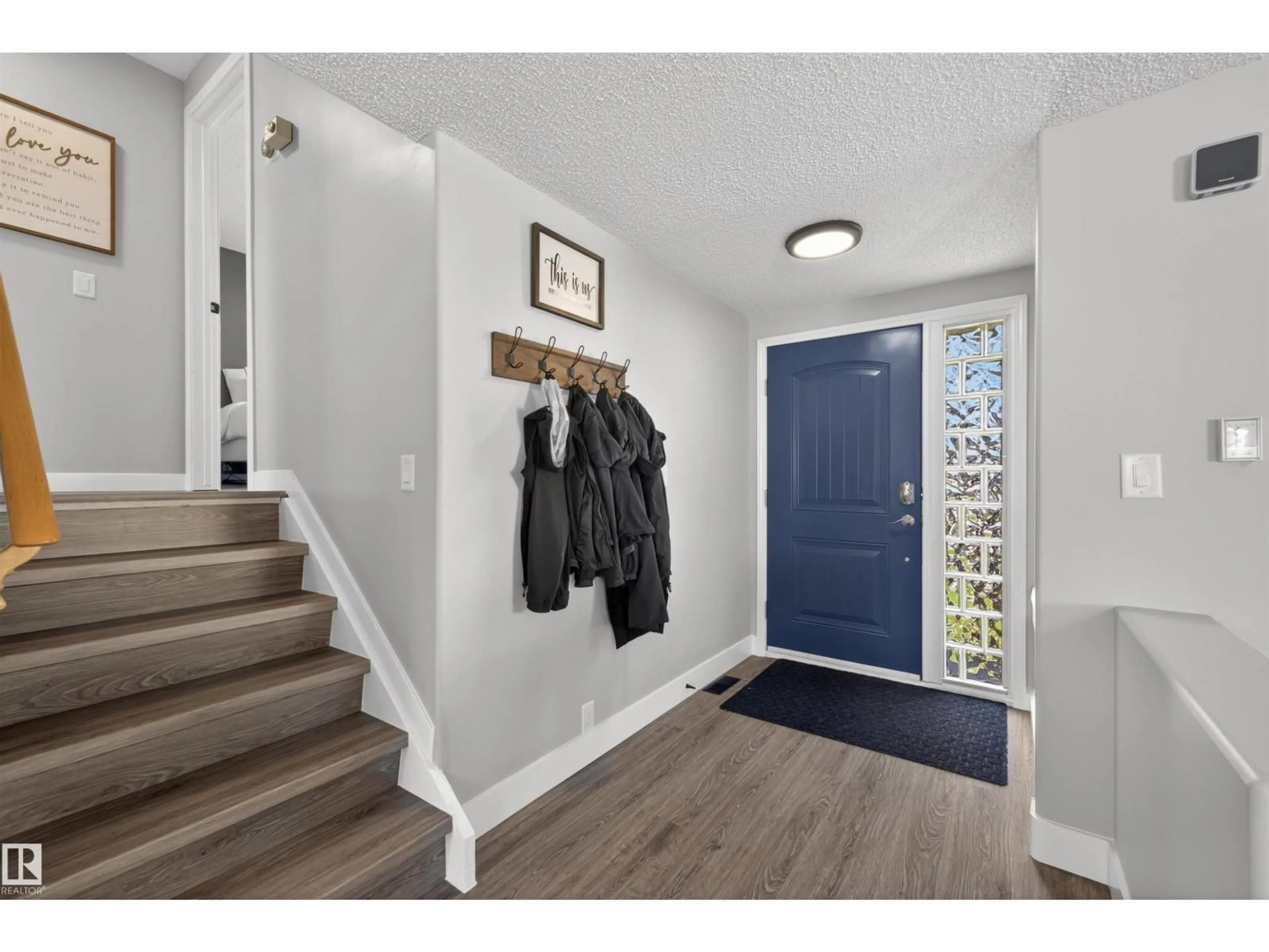 Indoor entryway for 5 ARLINGTON DR, St. Albert Alberta T8N2V4