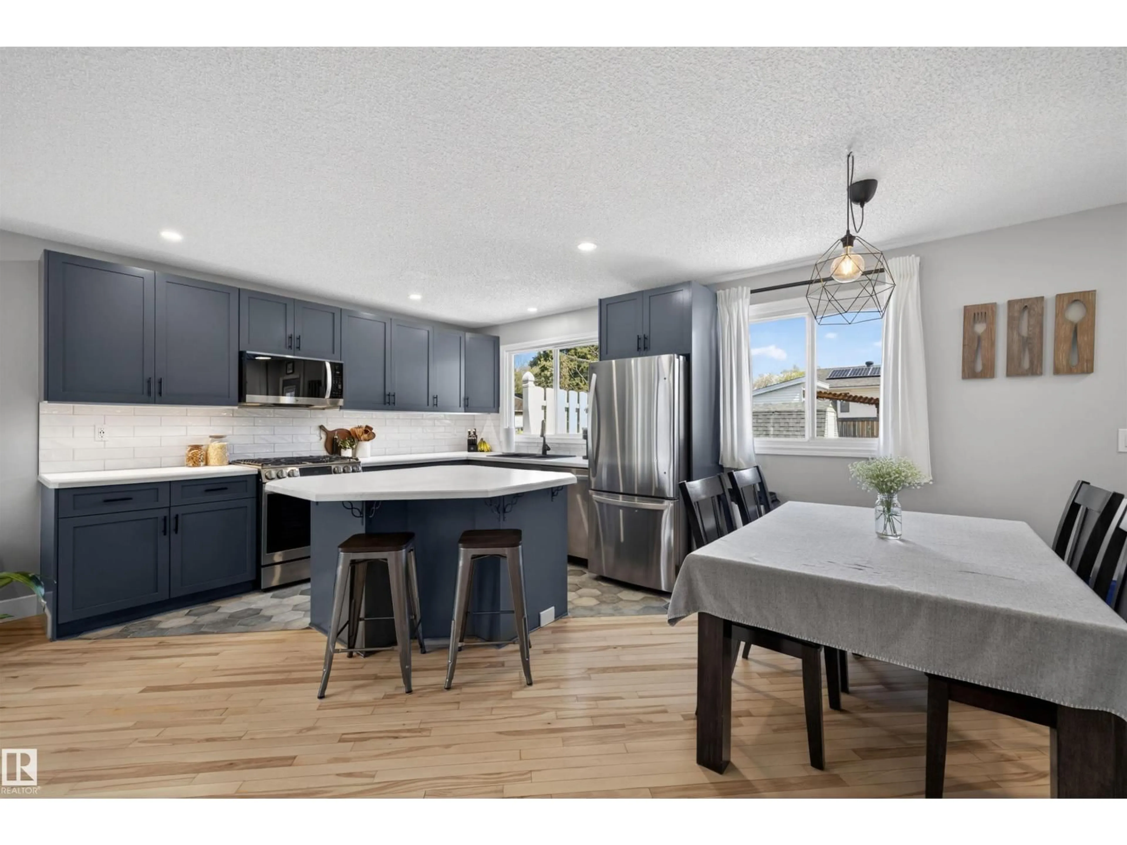 Open concept kitchen, unknown for 5 ARLINGTON DR, St. Albert Alberta T8N2V4