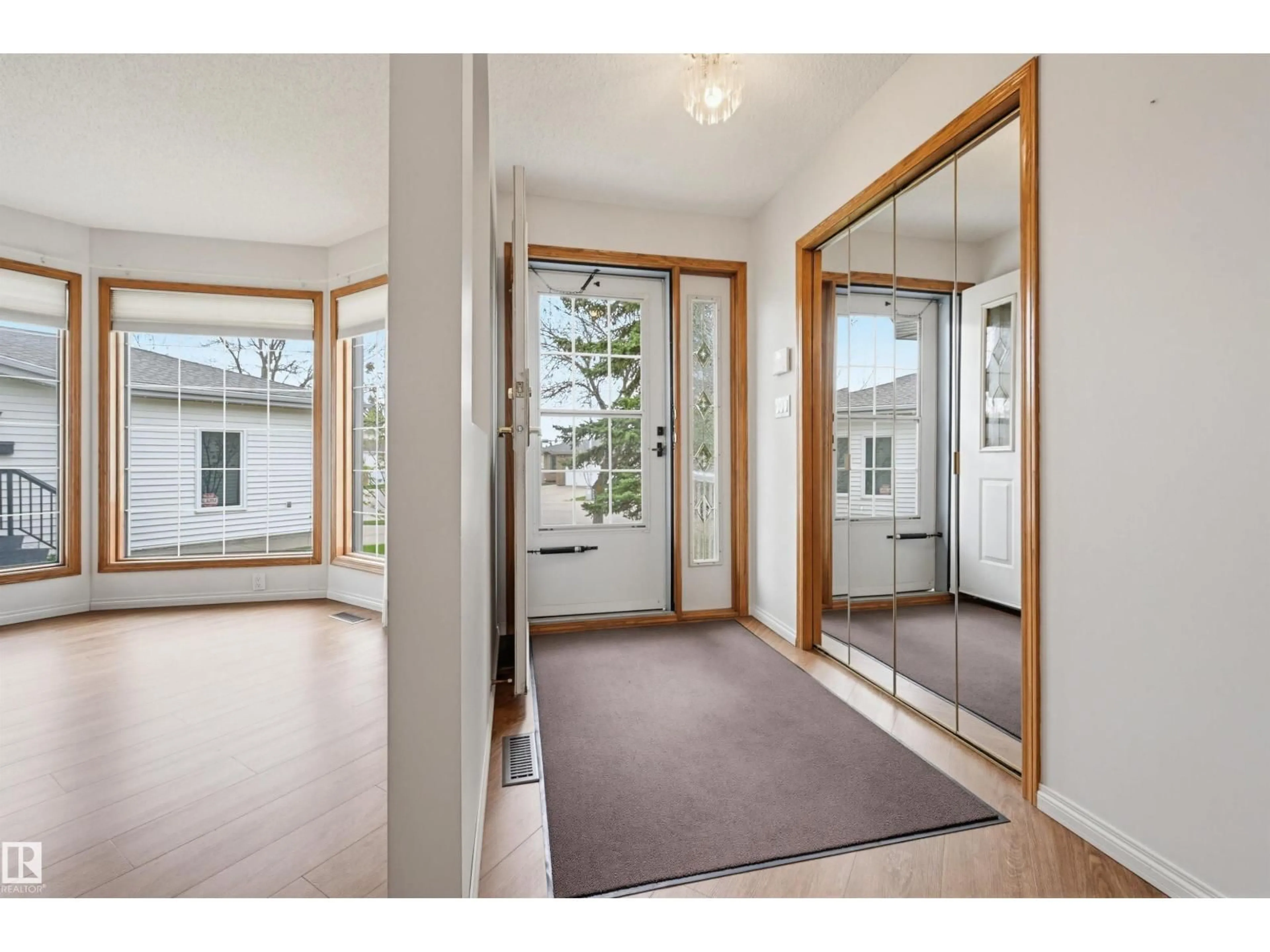 Indoor entryway for 604 REVELL WD, Edmonton Alberta T6R2H9
