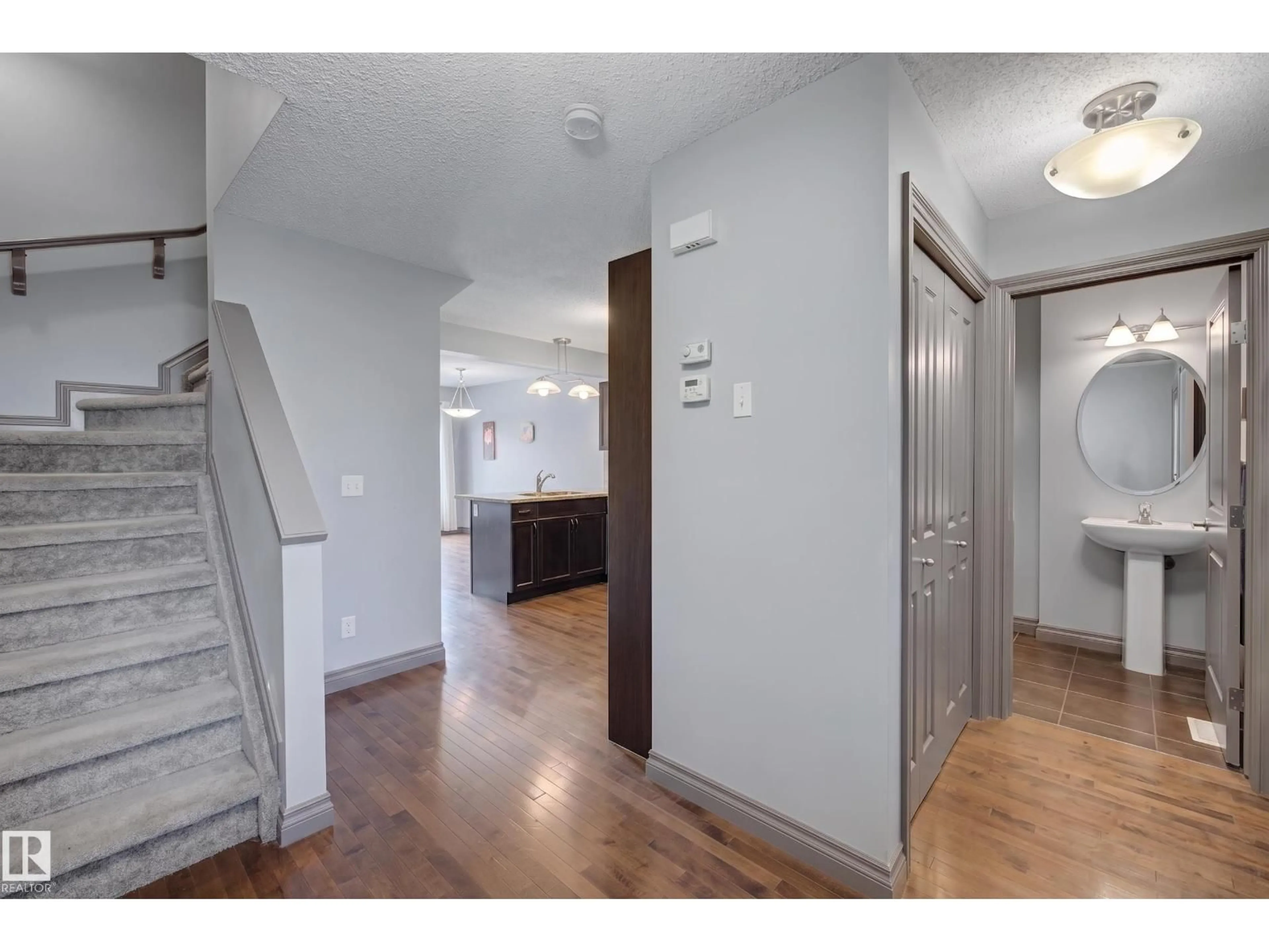 Indoor entryway for 23 - 2005 70 ST, Edmonton Alberta T6X0T9