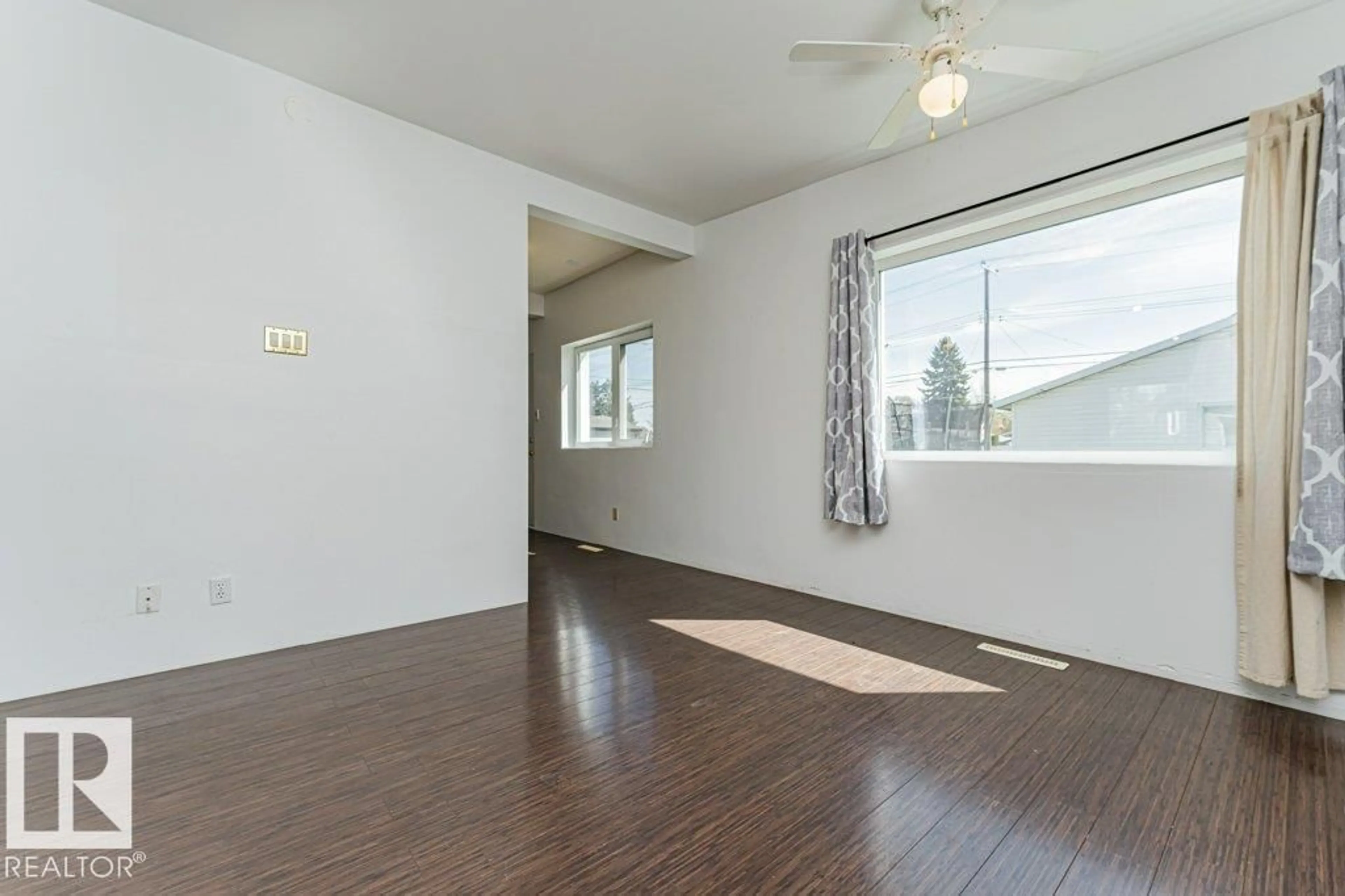 A pic of a room for 8721 154 ST, Edmonton Alberta T5R1S6