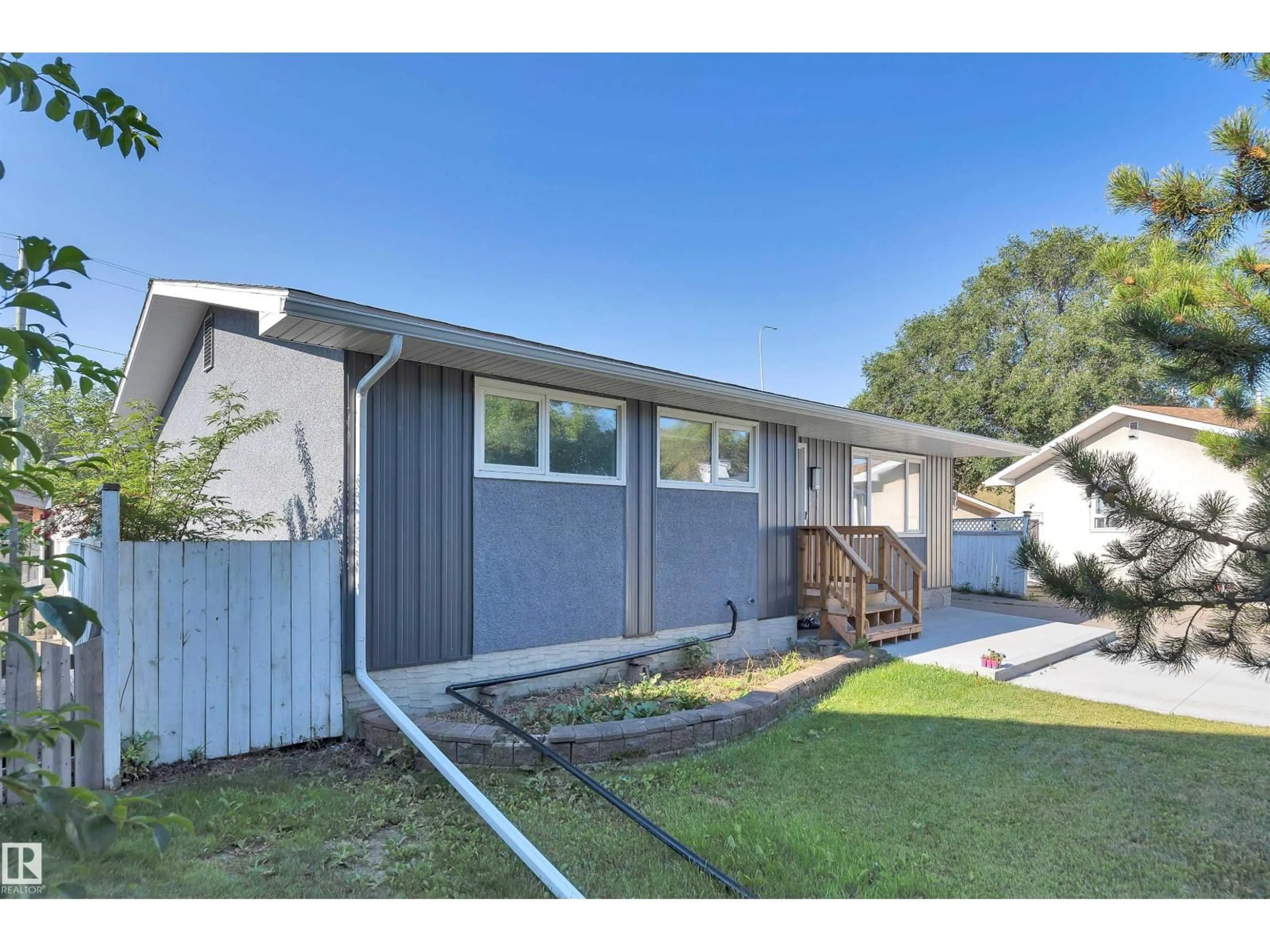 Home with vinyl exterior material, street for 5223 43 AV, Leduc Alberta T9E5A9