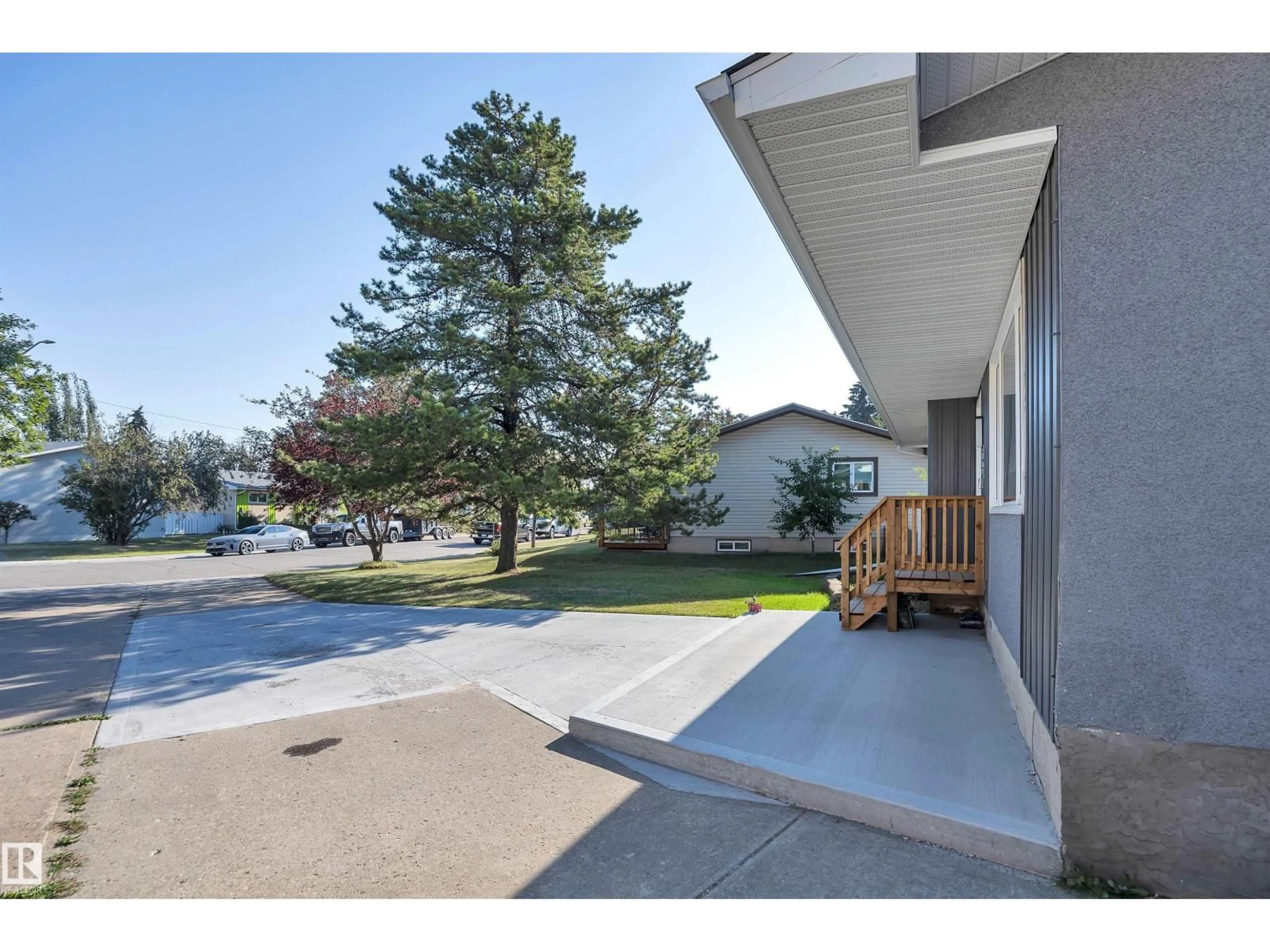 Patio, water/lake/river/ocean view for 5223 43 AV, Leduc Alberta T9E5A9