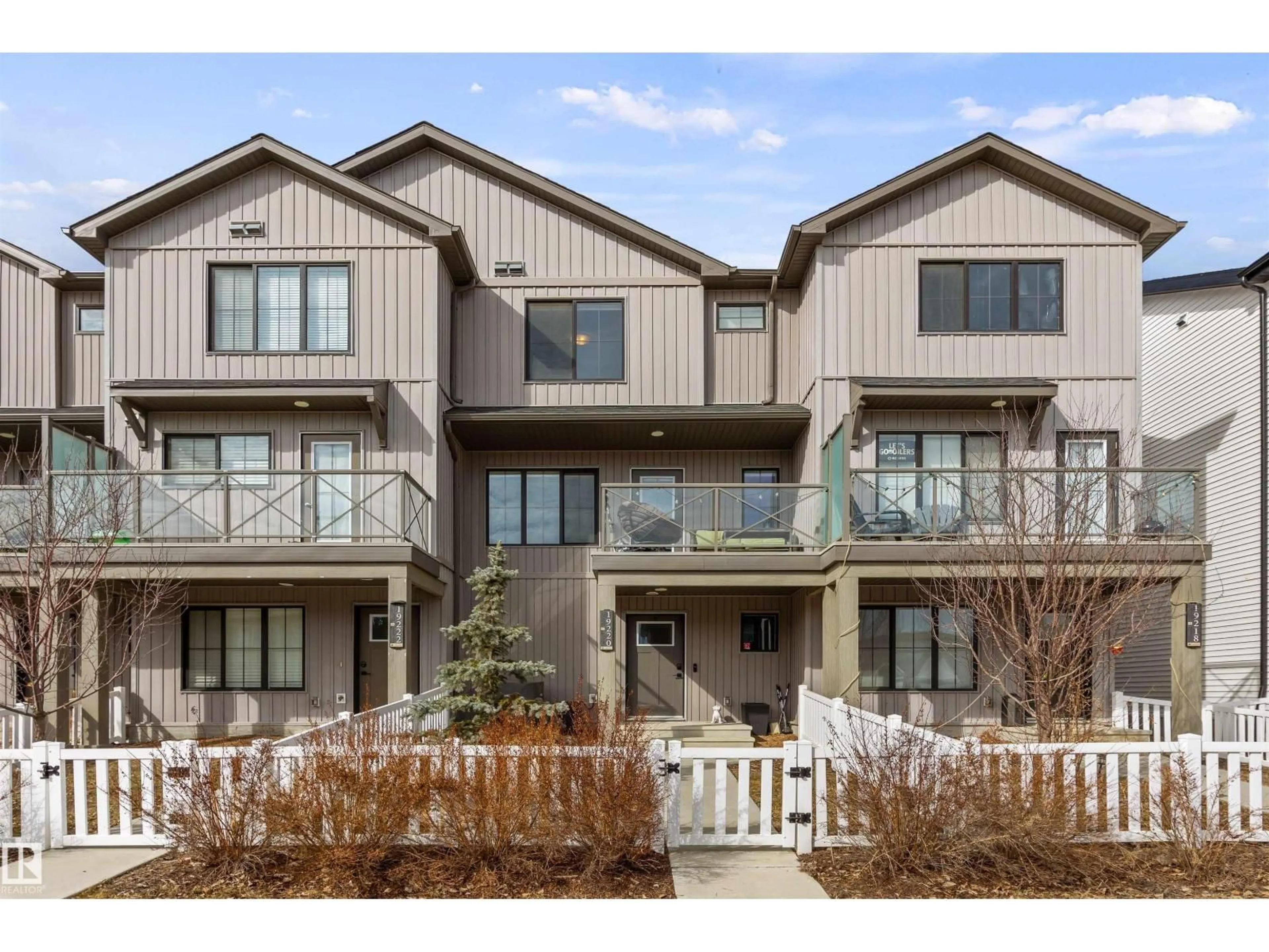 Unknown for 19220 27 AV, Edmonton Alberta T6M1L1