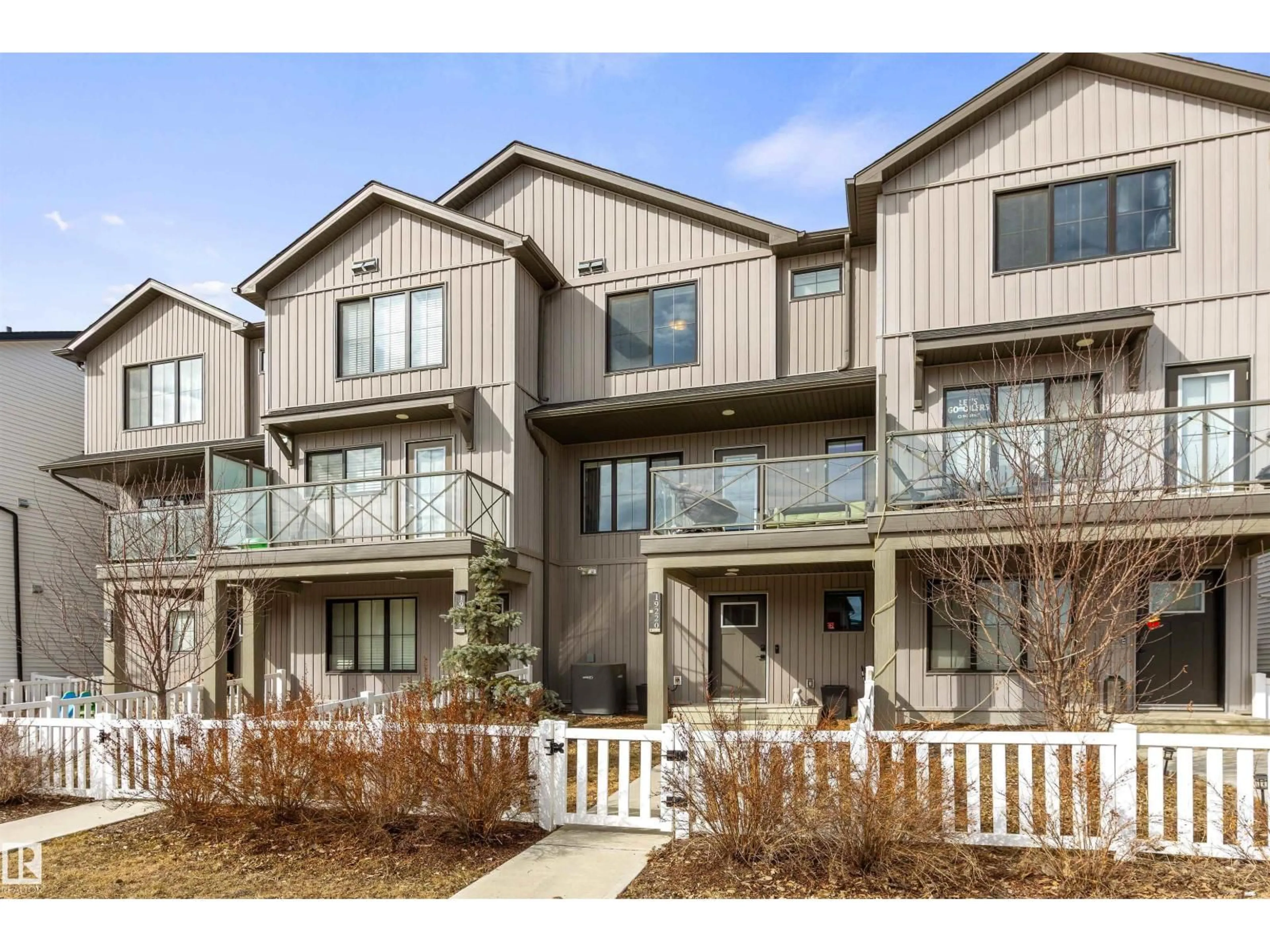 Unknown for 19220 27 AV, Edmonton Alberta T6M1L1