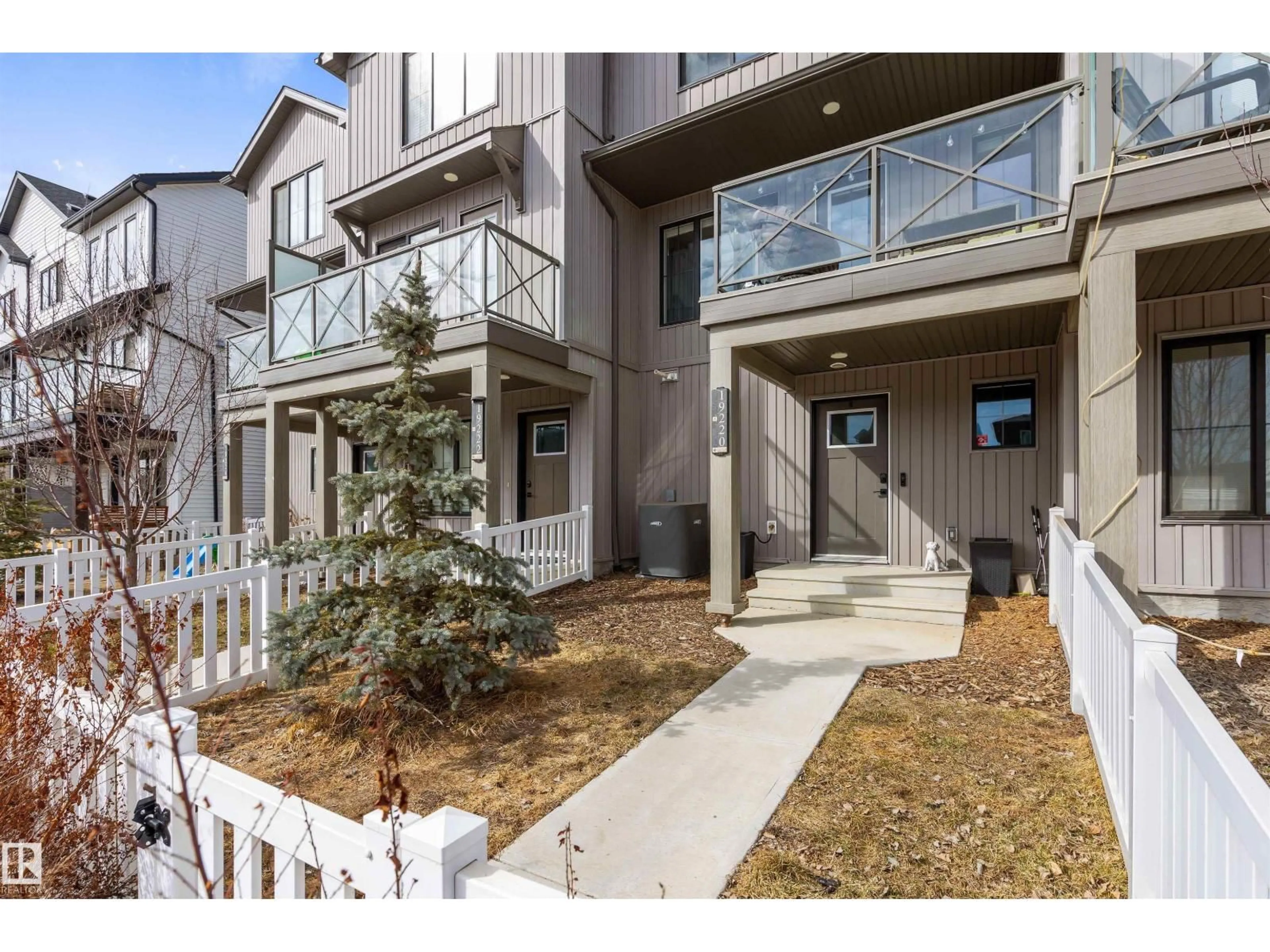 Unknown for 19220 27 AV, Edmonton Alberta T6M1L1