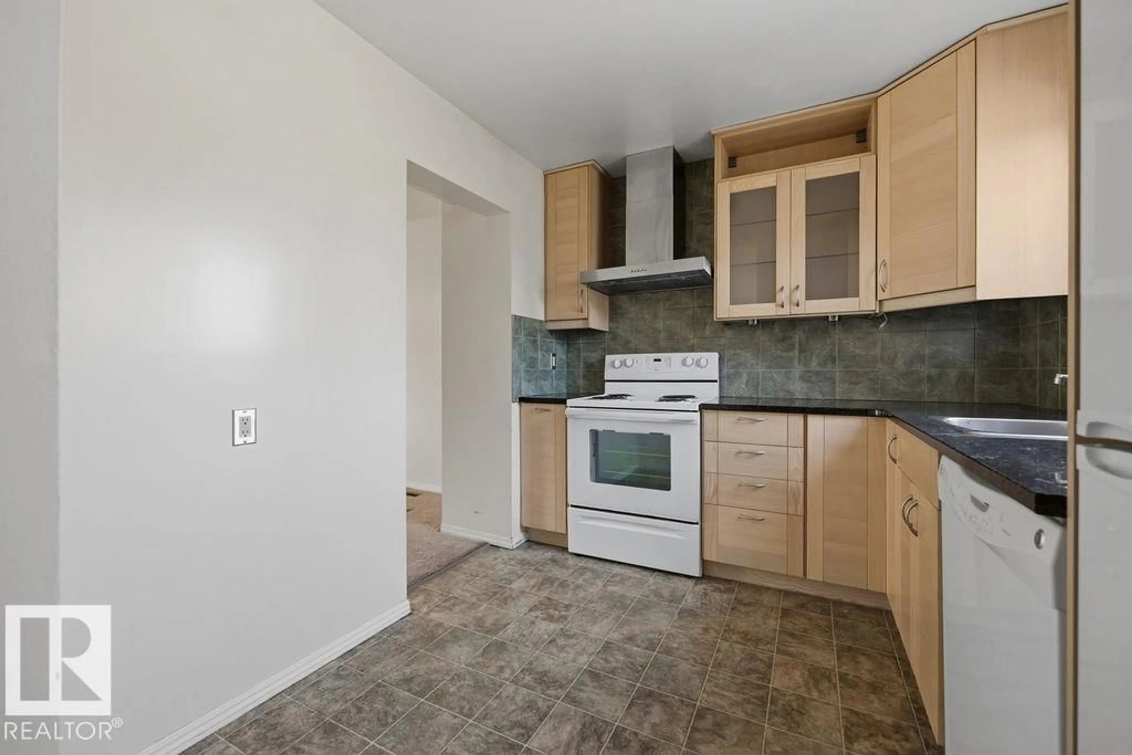 Standard kitchen, unknown for 17429 77 AV, Edmonton Alberta T5T0H9