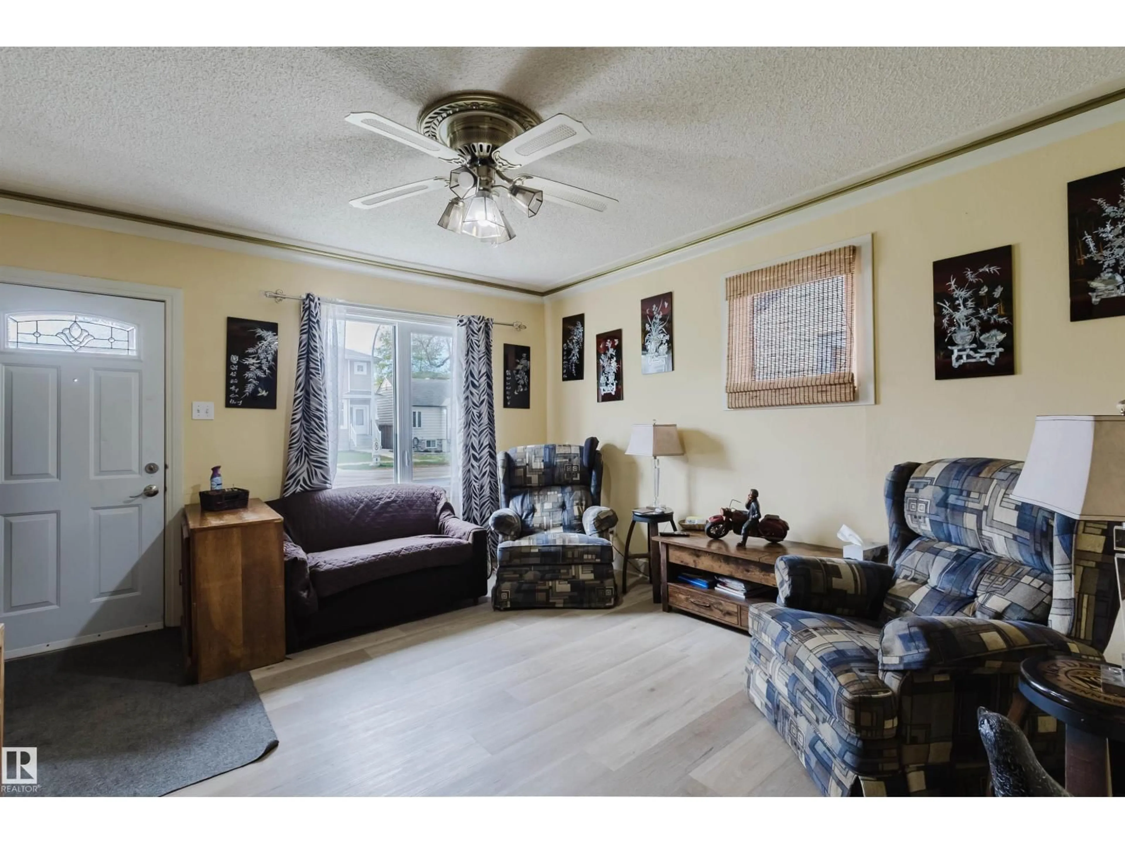 A pic of a room for 10834 75 AV, Edmonton Alberta T6E1K2