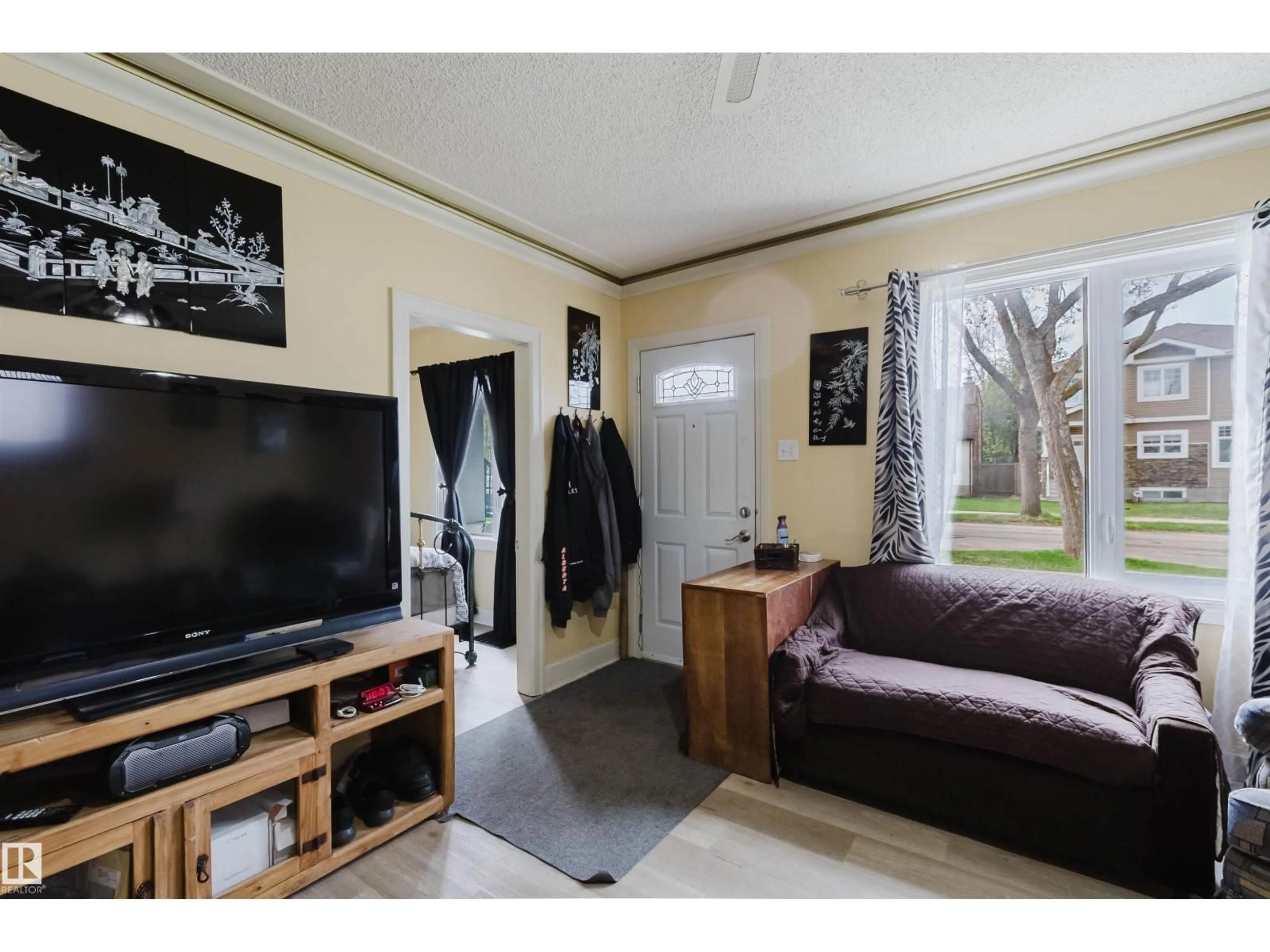 A pic of a room for 10834 75 AV, Edmonton Alberta T6E1K2