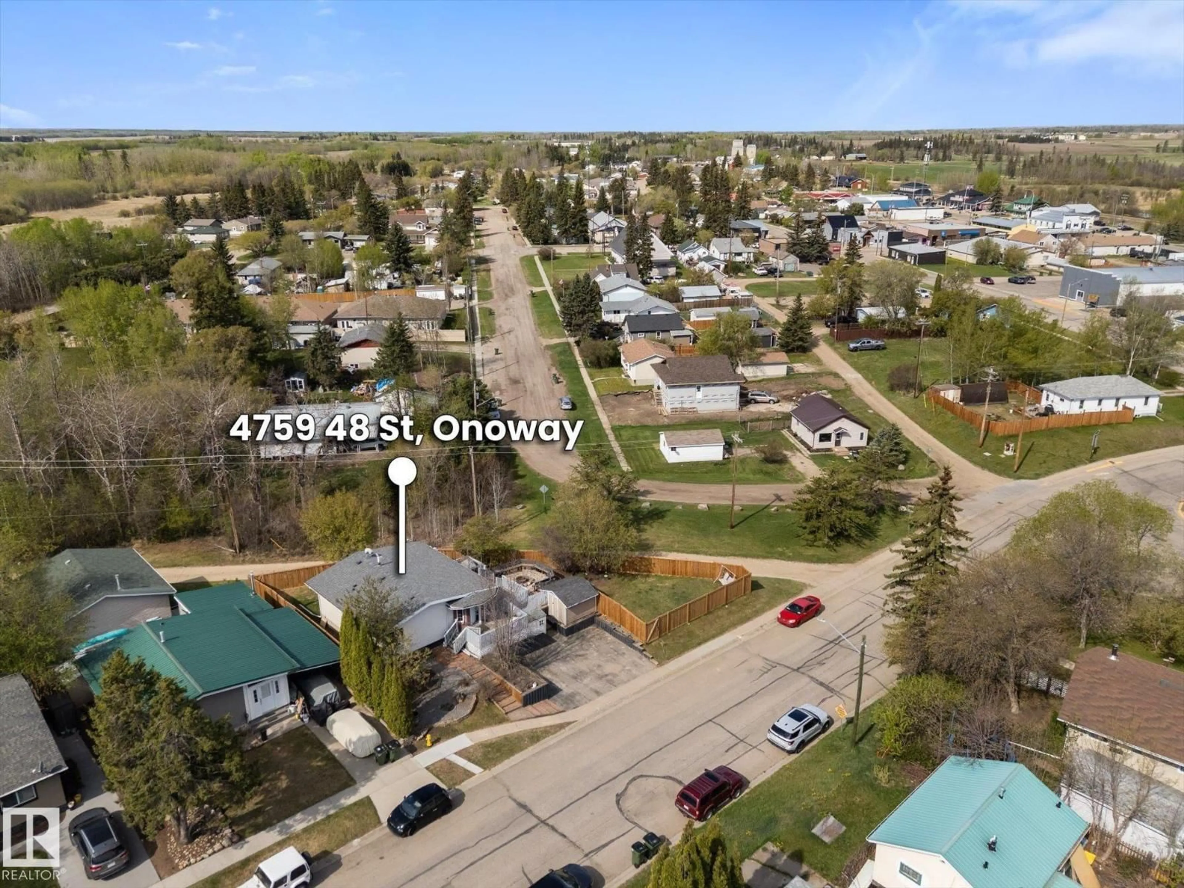 A pic from outside/outdoor area/front of a property/back of a property/a pic from drone, street for 4759 48 ST, Onoway Alberta T0E1V0