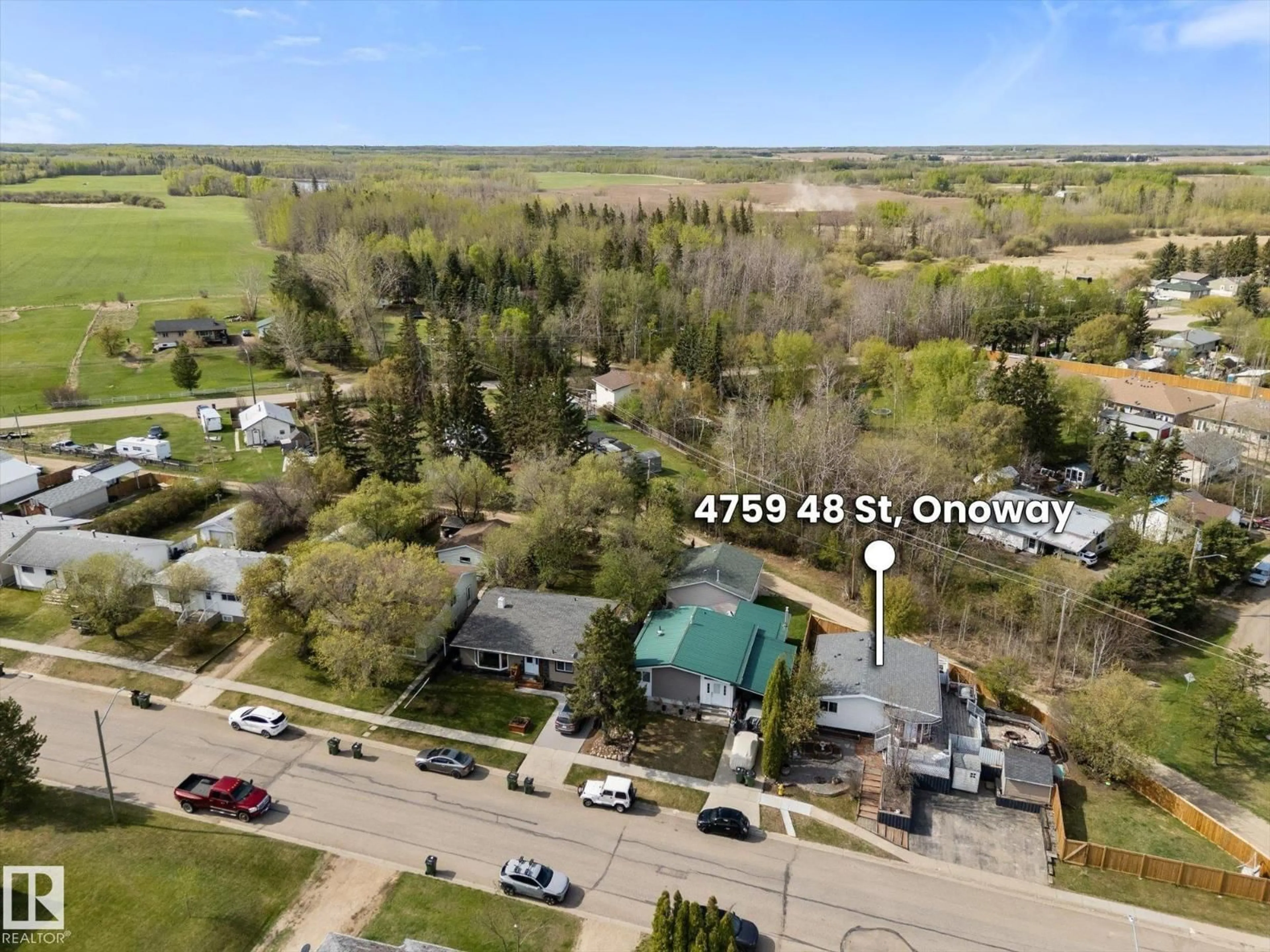 A pic from outside/outdoor area/front of a property/back of a property/a pic from drone, unknown for 4759 48 ST, Onoway Alberta T0E1V0