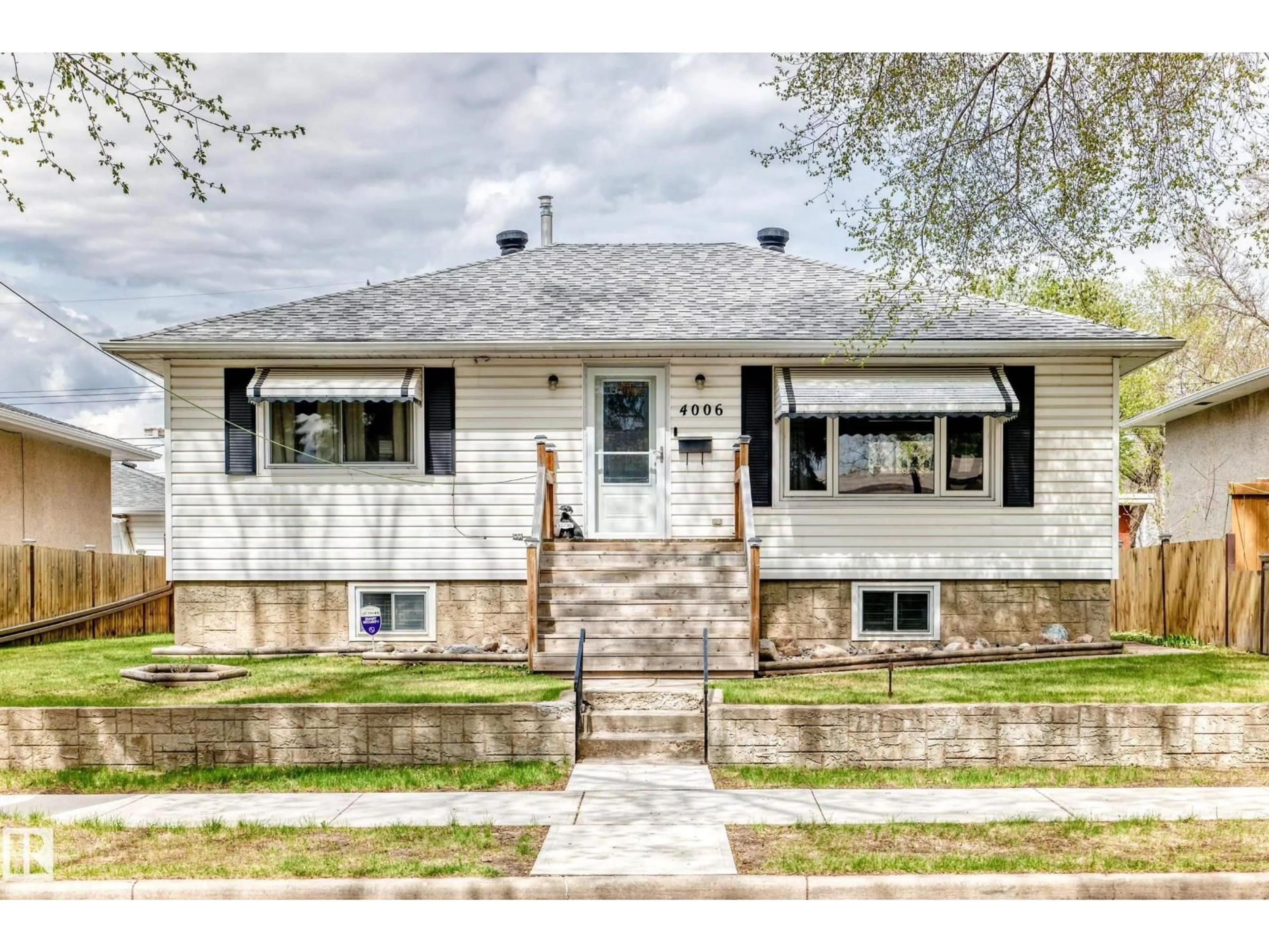 Home with vinyl exterior material, street for NW - 4006 115 AV, Edmonton Alberta T5W0V4