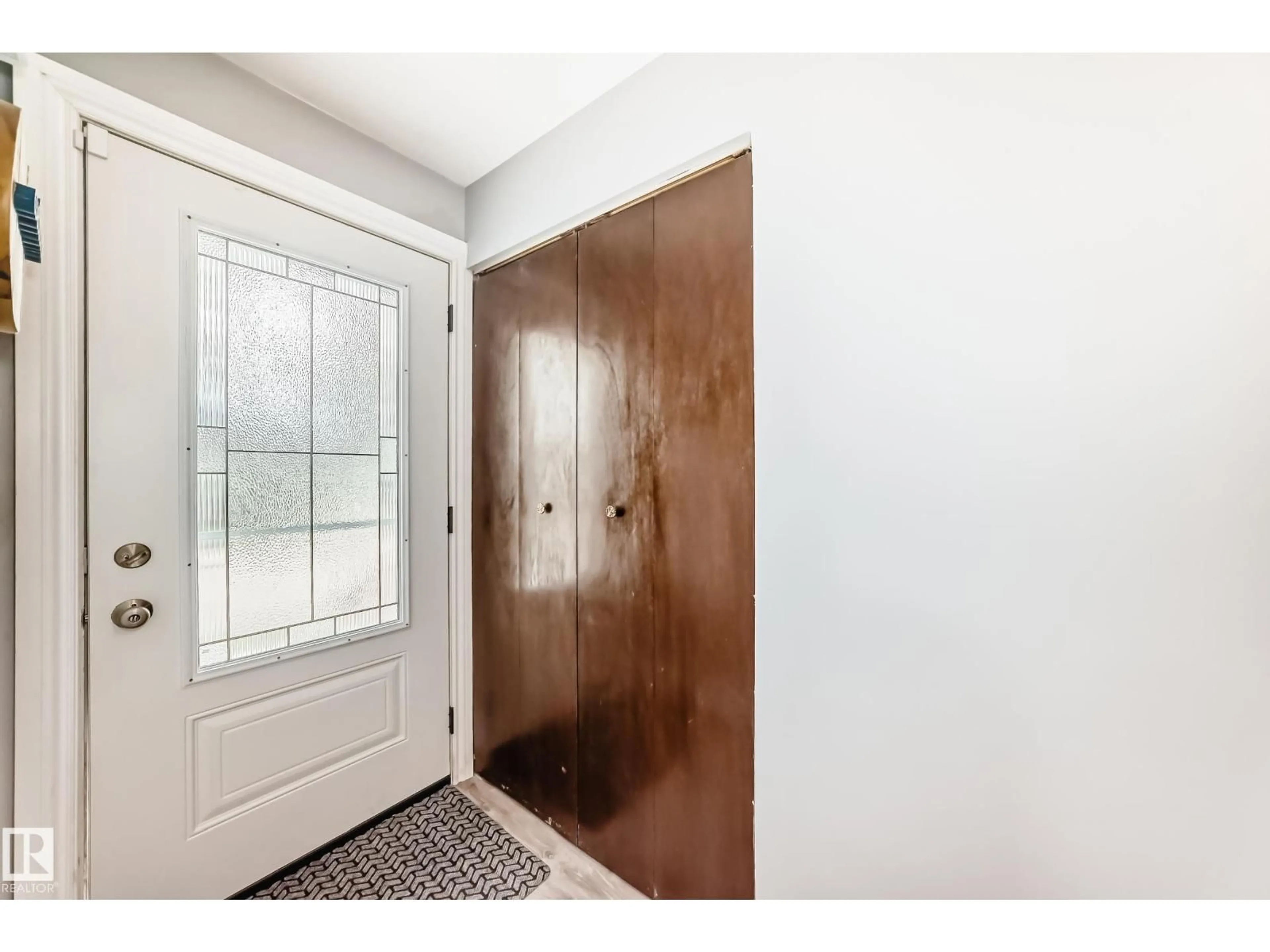 Indoor entryway for NW - 4006 115 AV, Edmonton Alberta T5W0V4