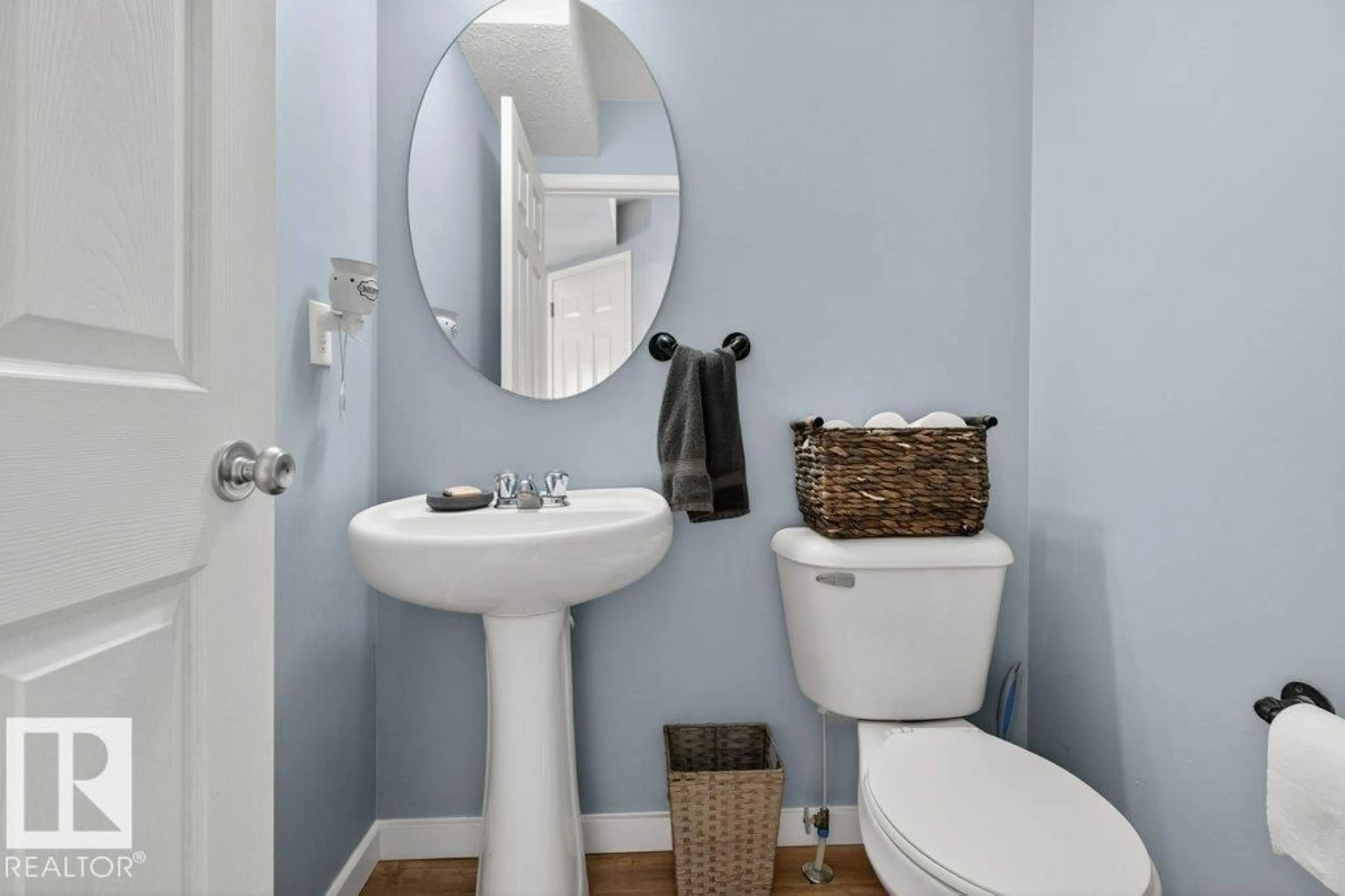 Standard bathroom, ceramic/tile floor for NW - 13956 137 ST, Edmonton Alberta T6V1X3
