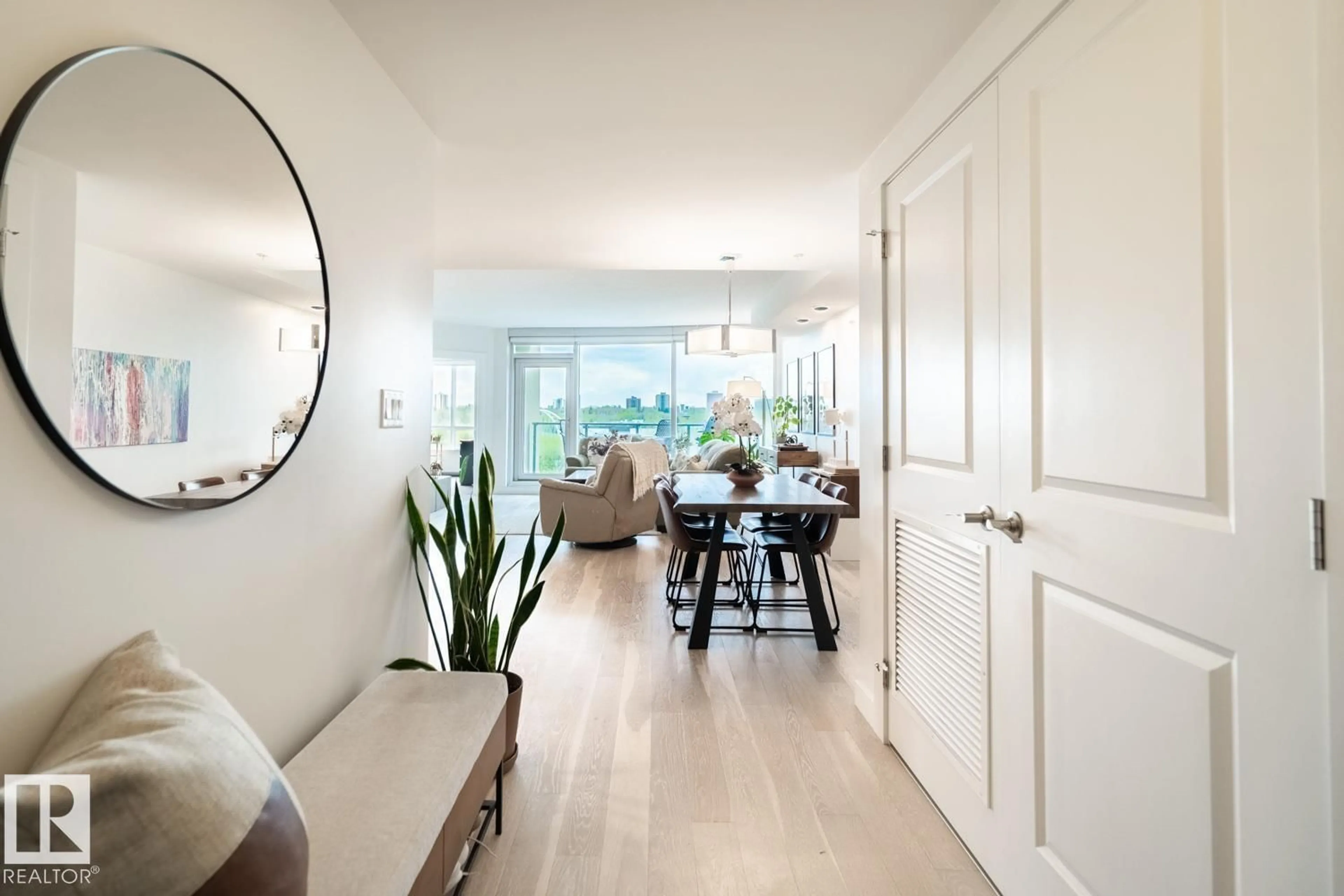 Indoor entryway for 9720 - 606 106 ST NW, Edmonton Alberta T5K0K8