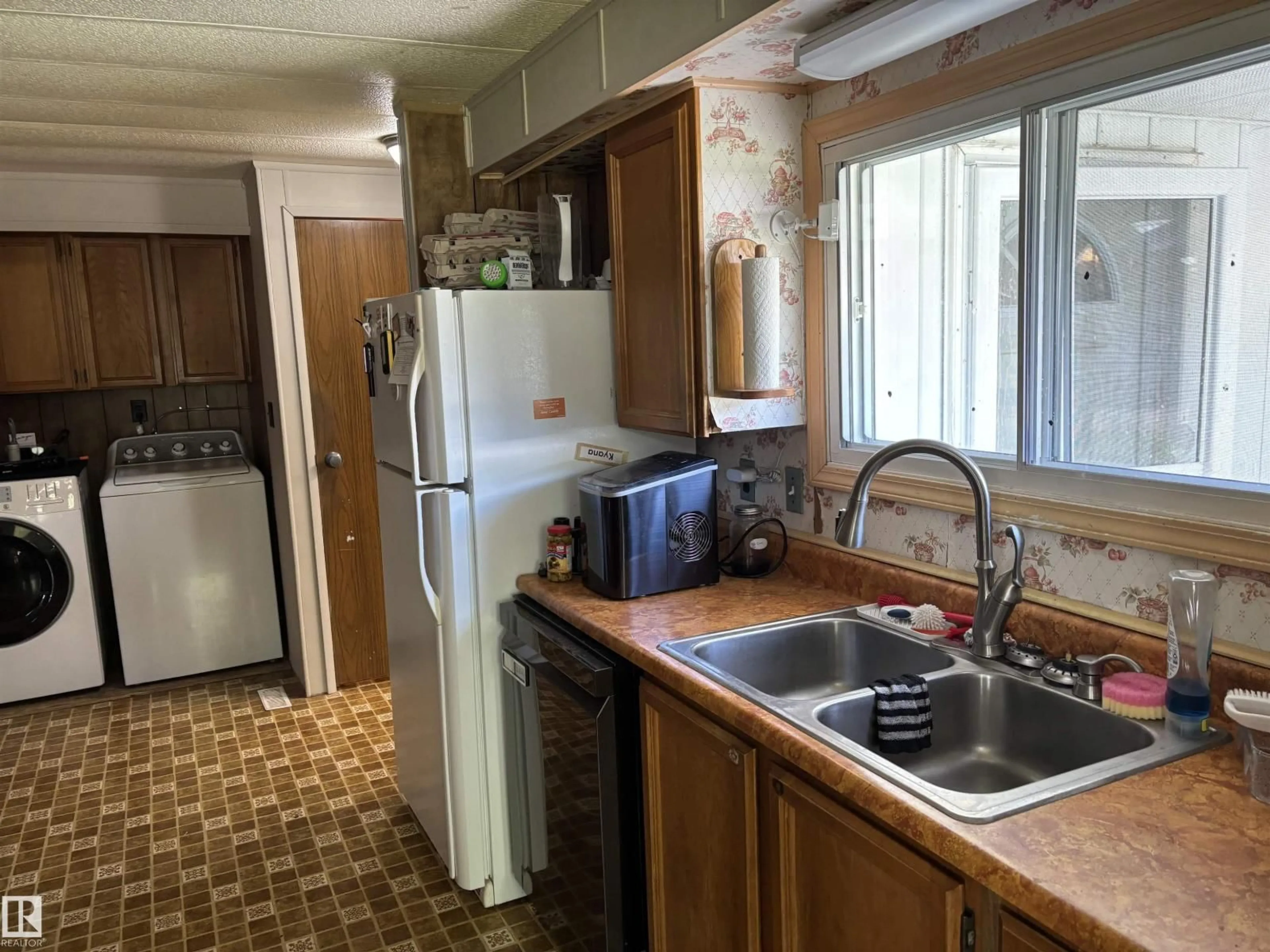 Standard kitchen, unknown for 49501 RANGE ROAD 81, Rural Brazeau County Alberta T7A2A3