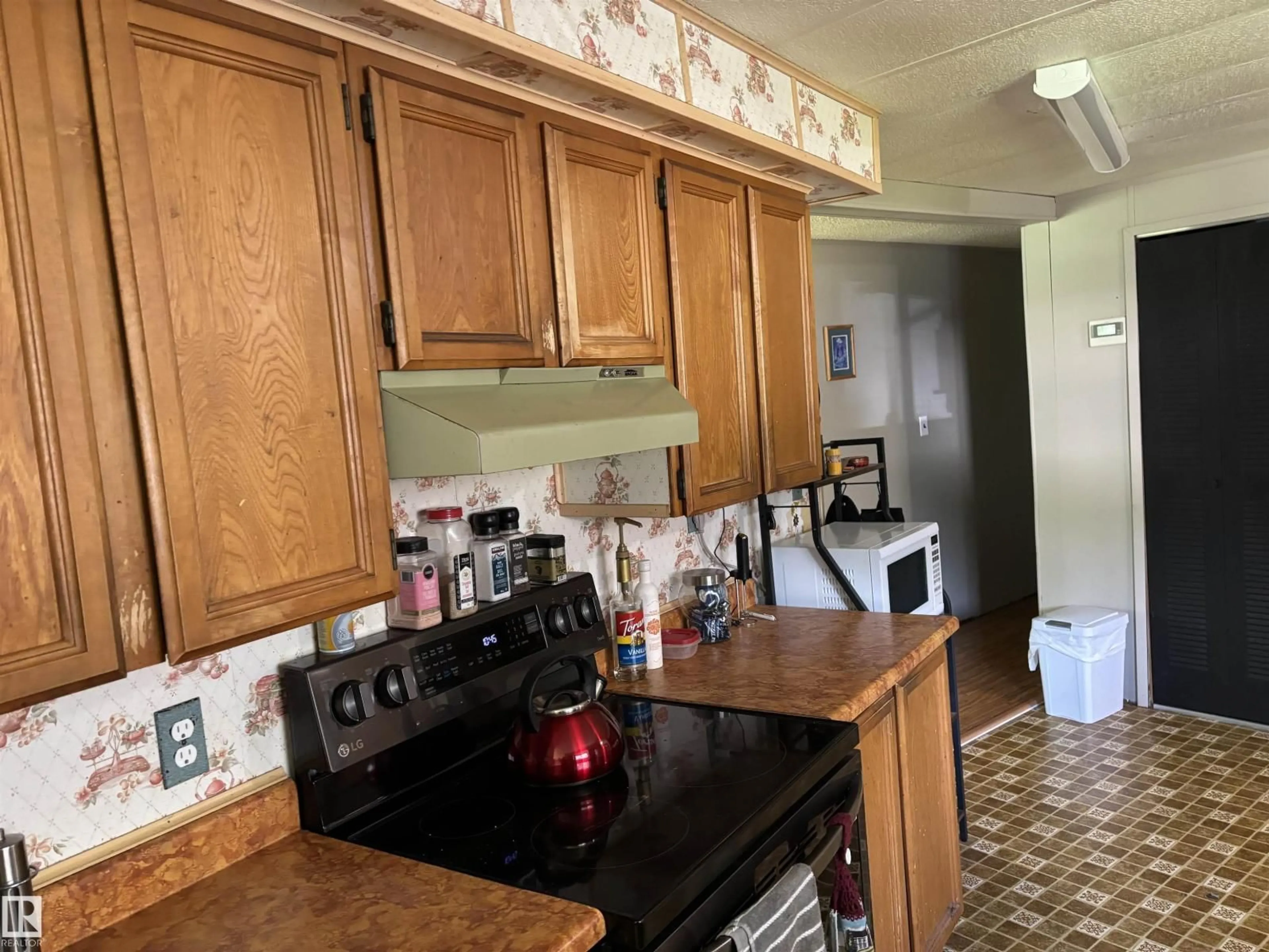 Standard kitchen, unknown for 49501 RANGE ROAD 81, Rural Brazeau County Alberta T7A2A3