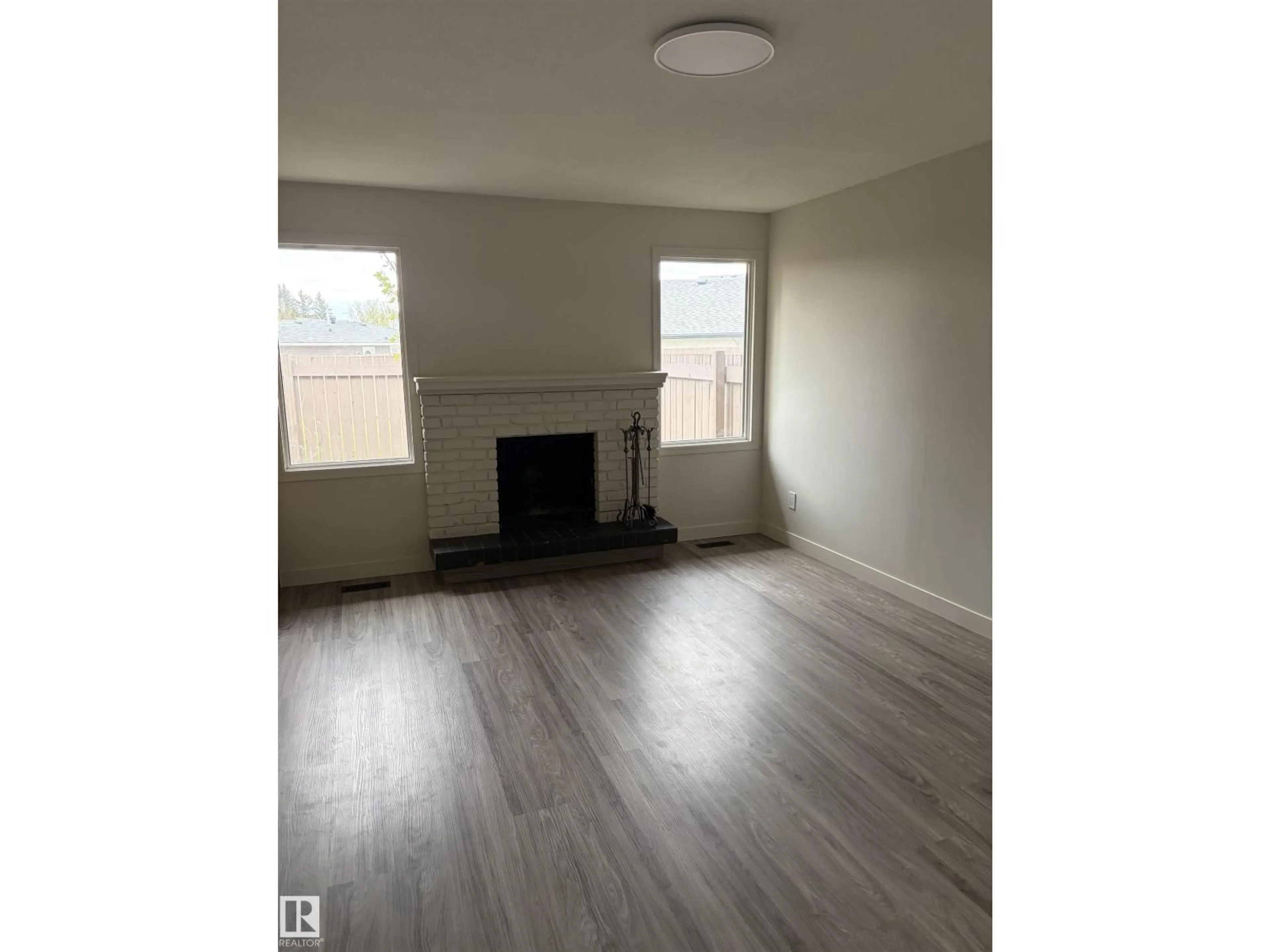 A pic of a room for 13833 24 ST, Edmonton Alberta T5Y1B6