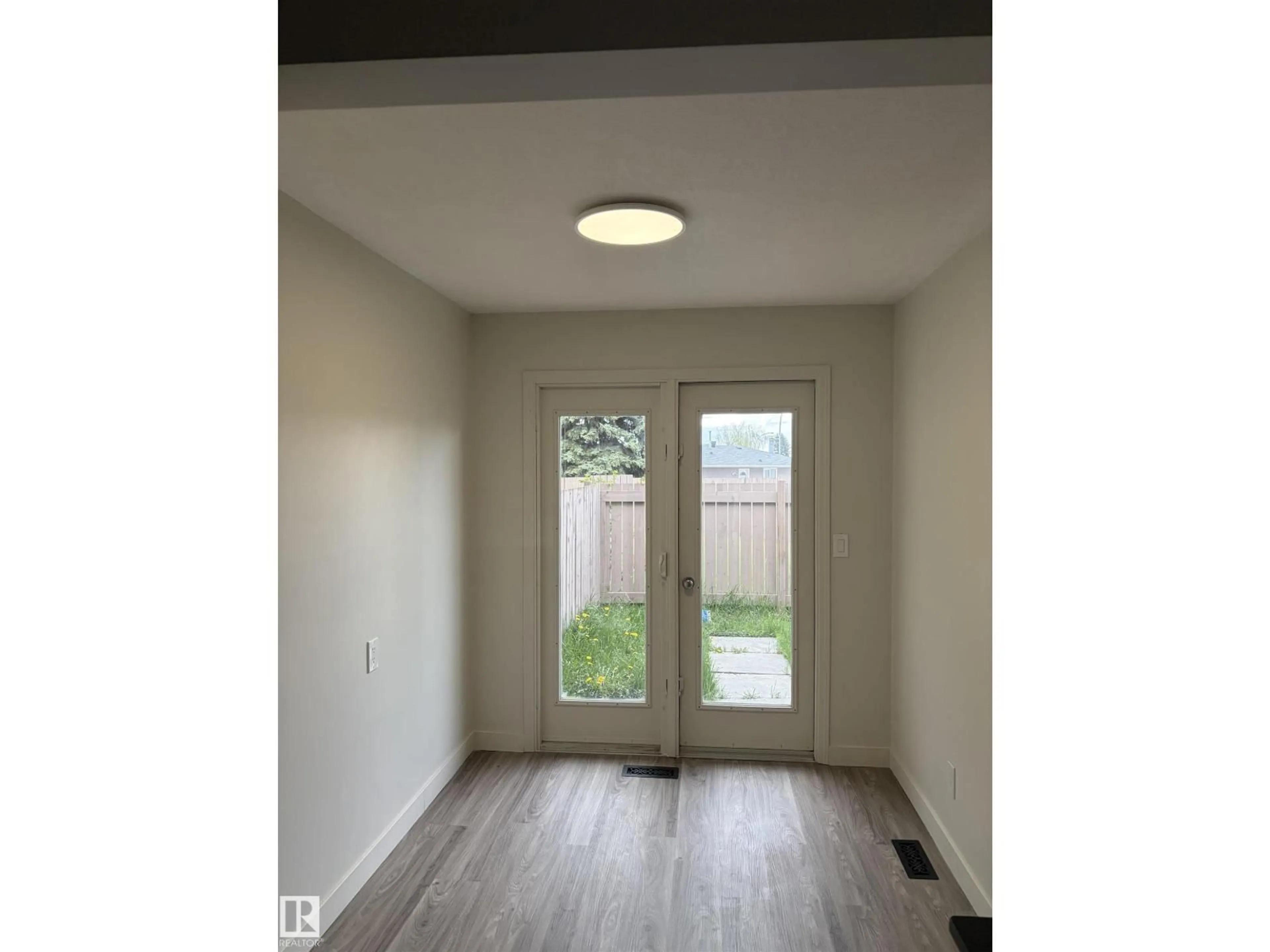 A pic of a room for 13833 24 ST, Edmonton Alberta T5Y1B6