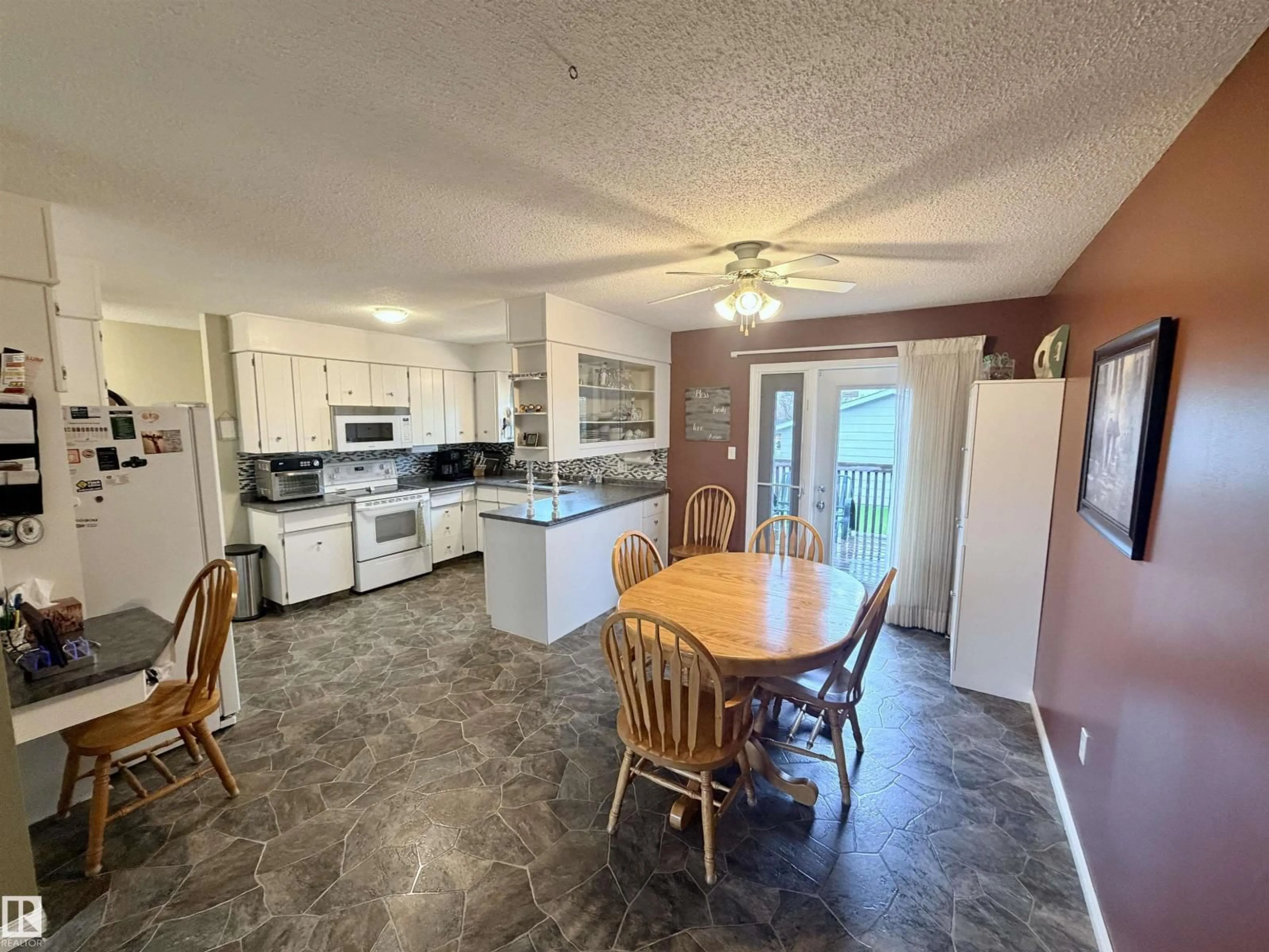 Open concept kitchen, ceramic/tile floor for 5622 52 AV, St. Paul Town Alberta T0A3A1