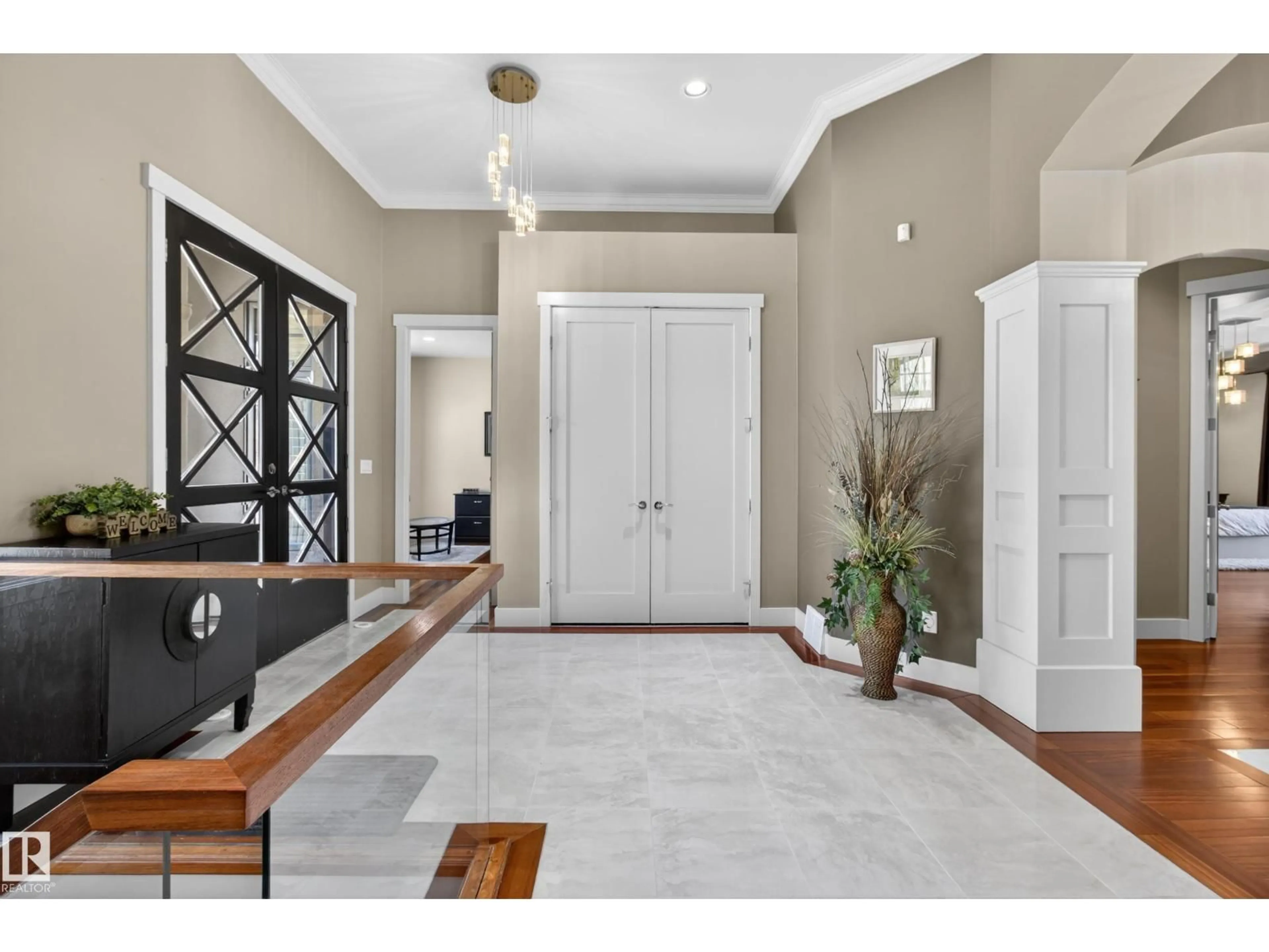 Indoor entryway for 37 - 52224 RGE ROAD 231, Rural Strathcona County Alberta T8B1N3