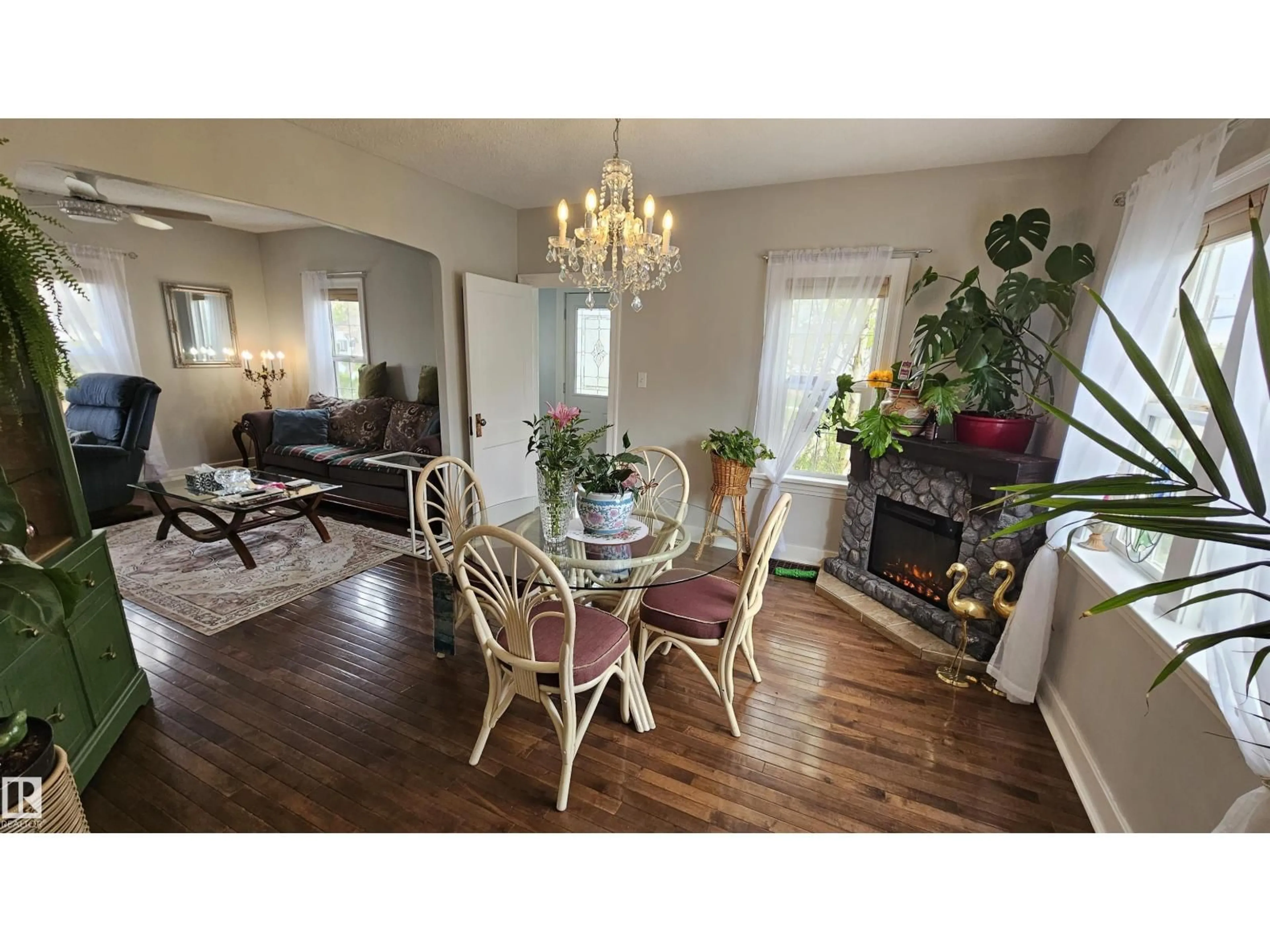 Dining room, wood/laminate floor for 4502 52 ST, Wetaskiwin Alberta T9A1N6