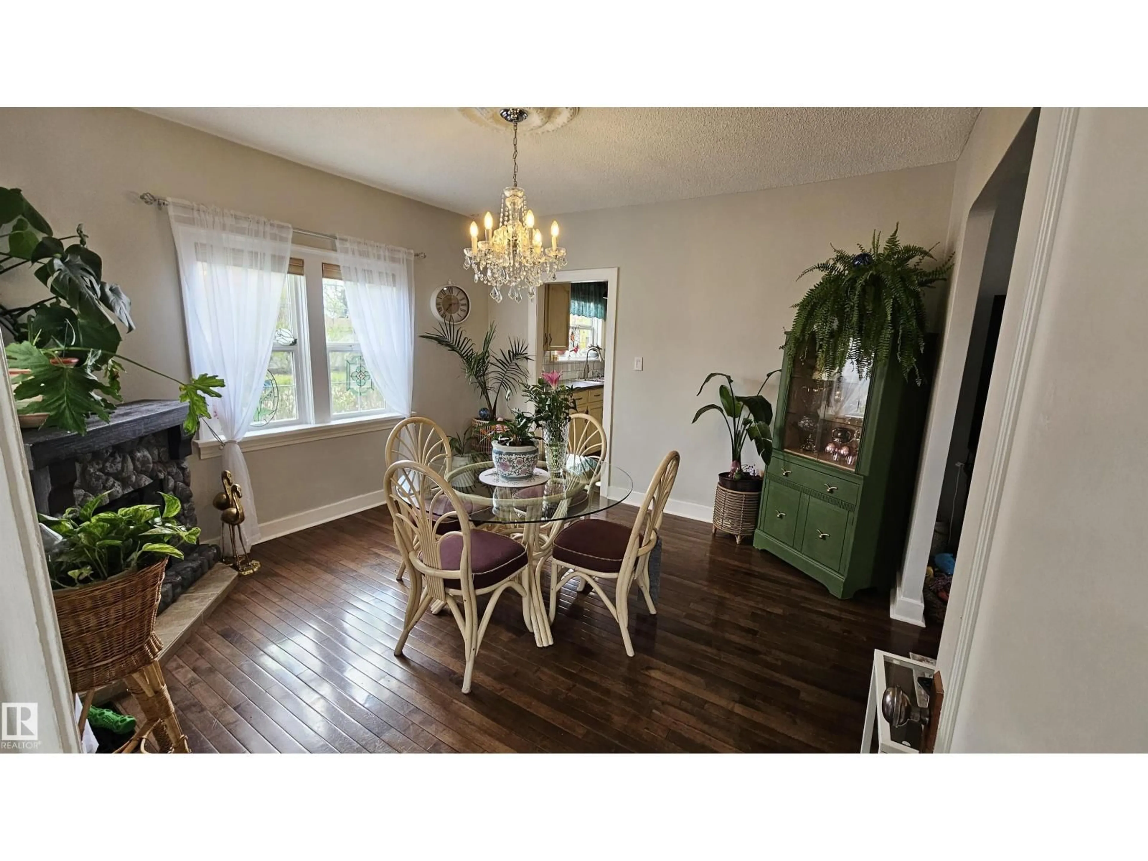 Dining room, wood/laminate floor for 4502 52 ST, Wetaskiwin Alberta T9A1N6