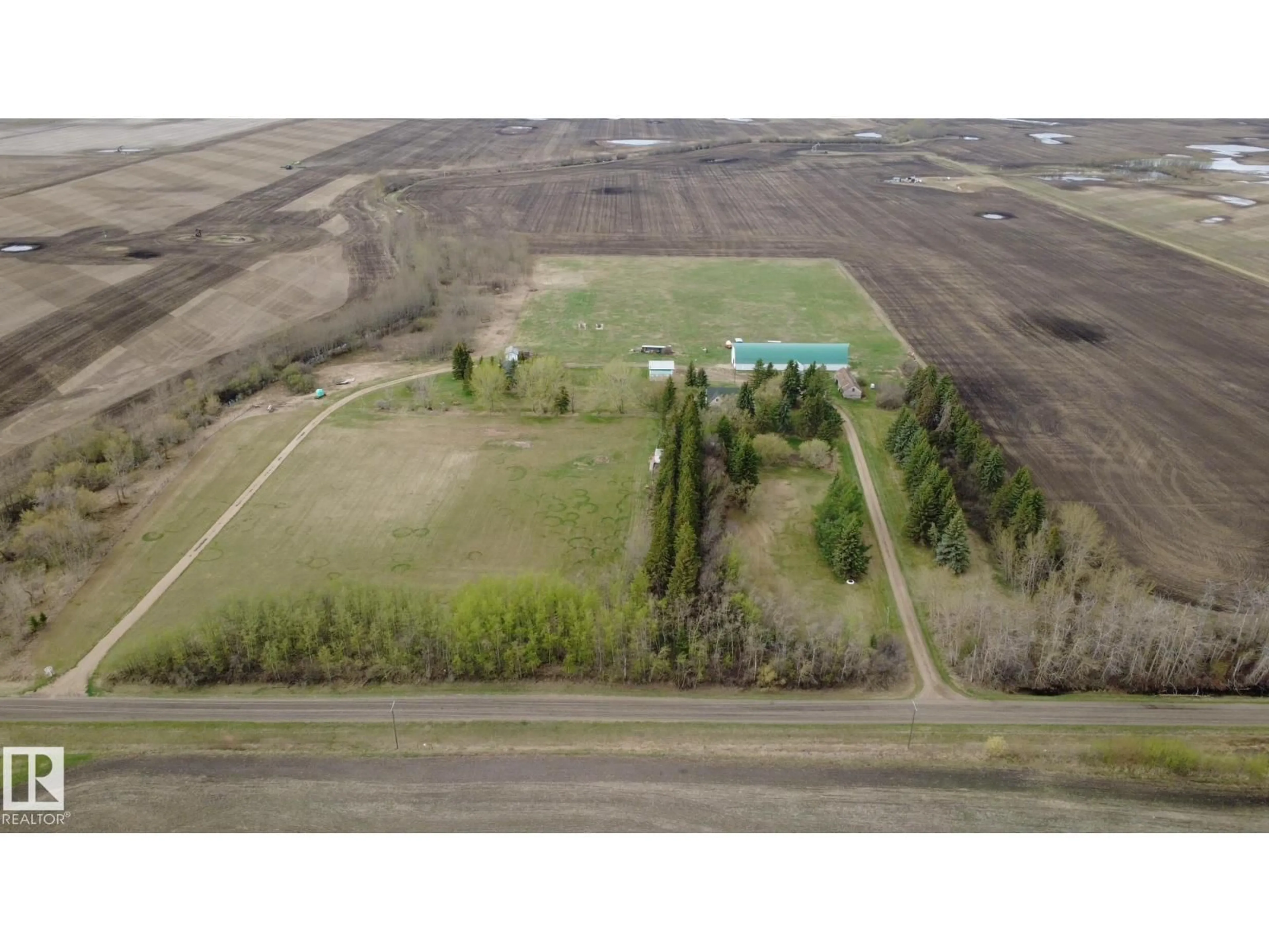 A pic from outside/outdoor area/front of a property/back of a property/a pic from drone, unknown for 55268 RANGE ROAD 212, Rural Strathcona County Alberta T8L4A9