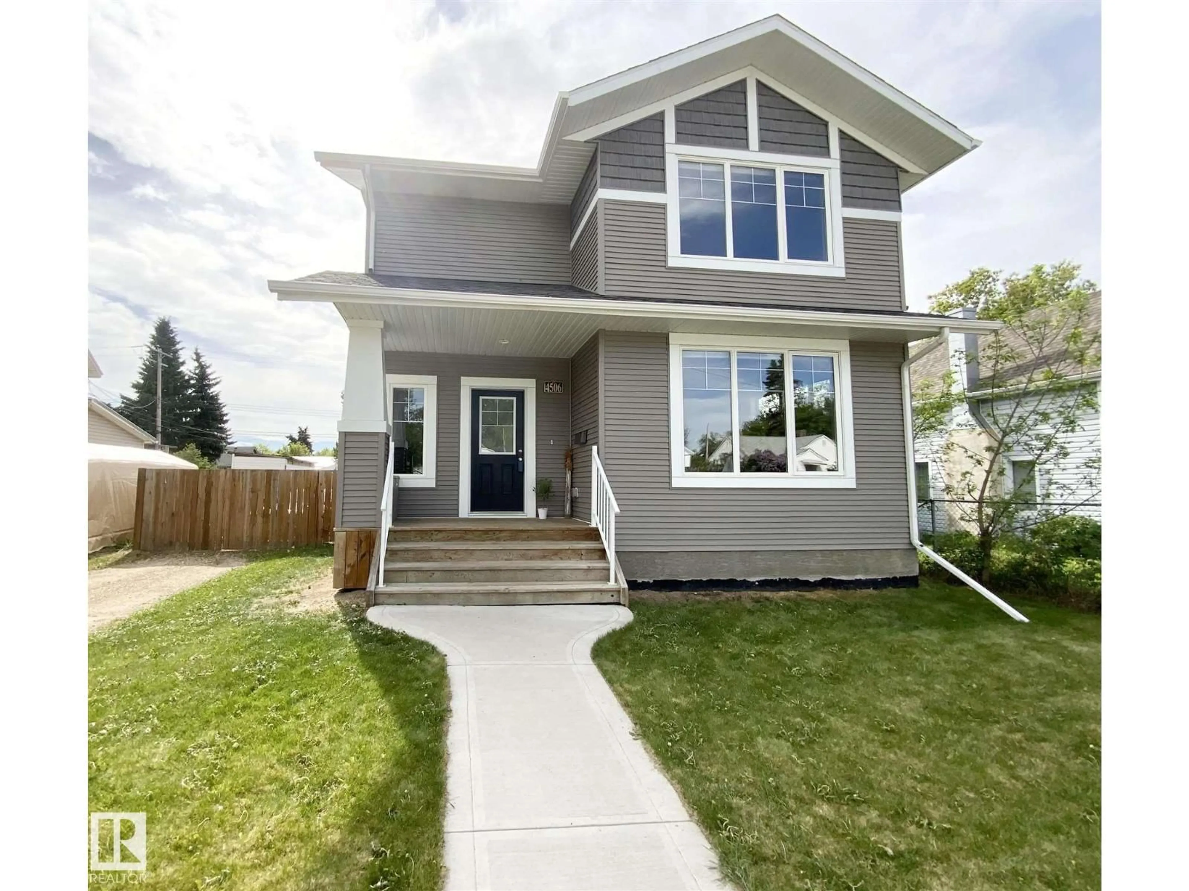 Home with vinyl exterior material, street for 4506 53 ST, Wetaskiwin Alberta T9A1R3