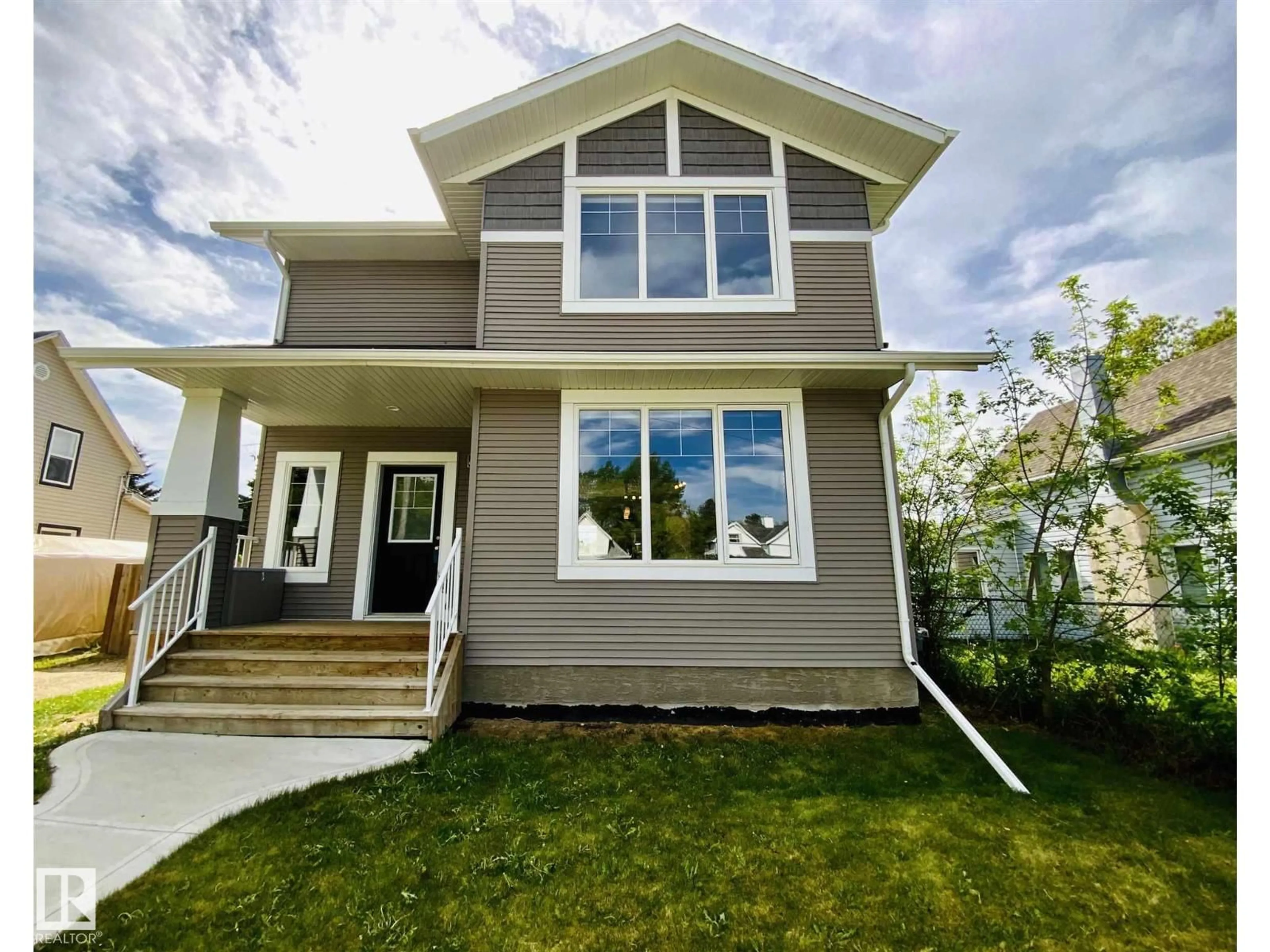 Home with vinyl exterior material, street for 4506 53 ST, Wetaskiwin Alberta T9A1R3