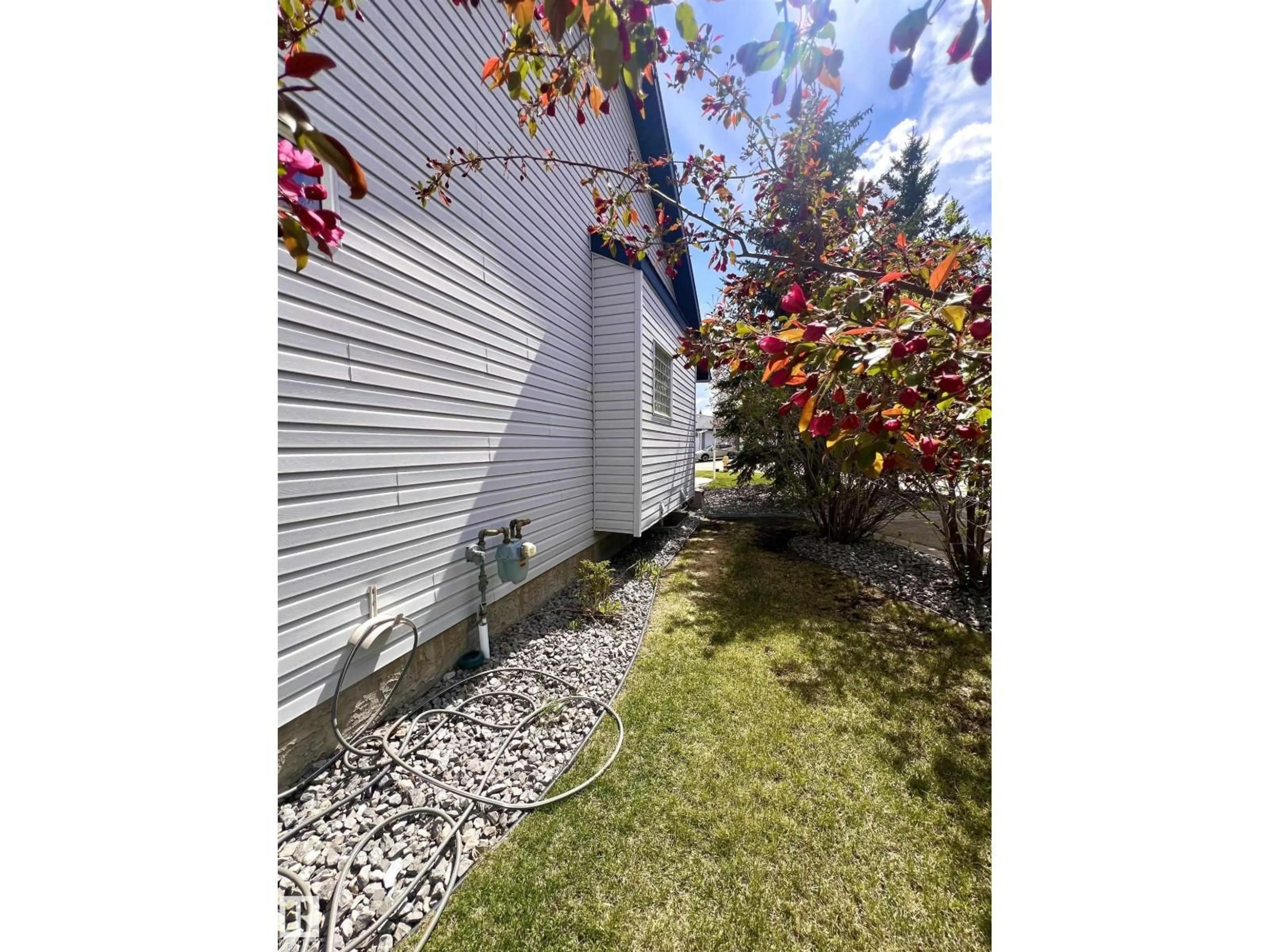 Patio, street for 36 - 3003 34 AV, Edmonton Alberta T6T0A1