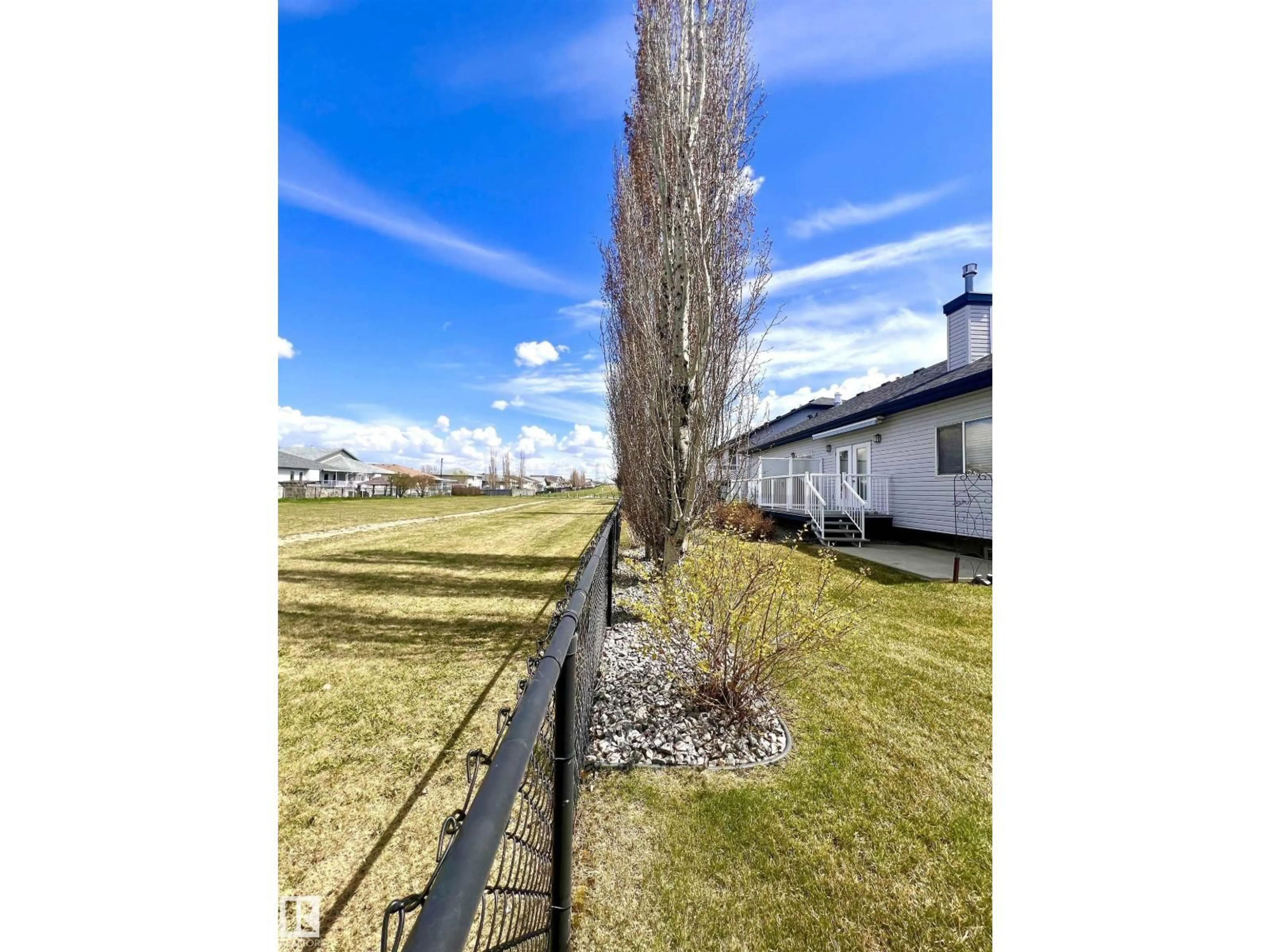 A pic from outside/outdoor area/front of a property/back of a property/a pic from drone, unknown for 36 - 3003 34 AV, Edmonton Alberta T6T0A1