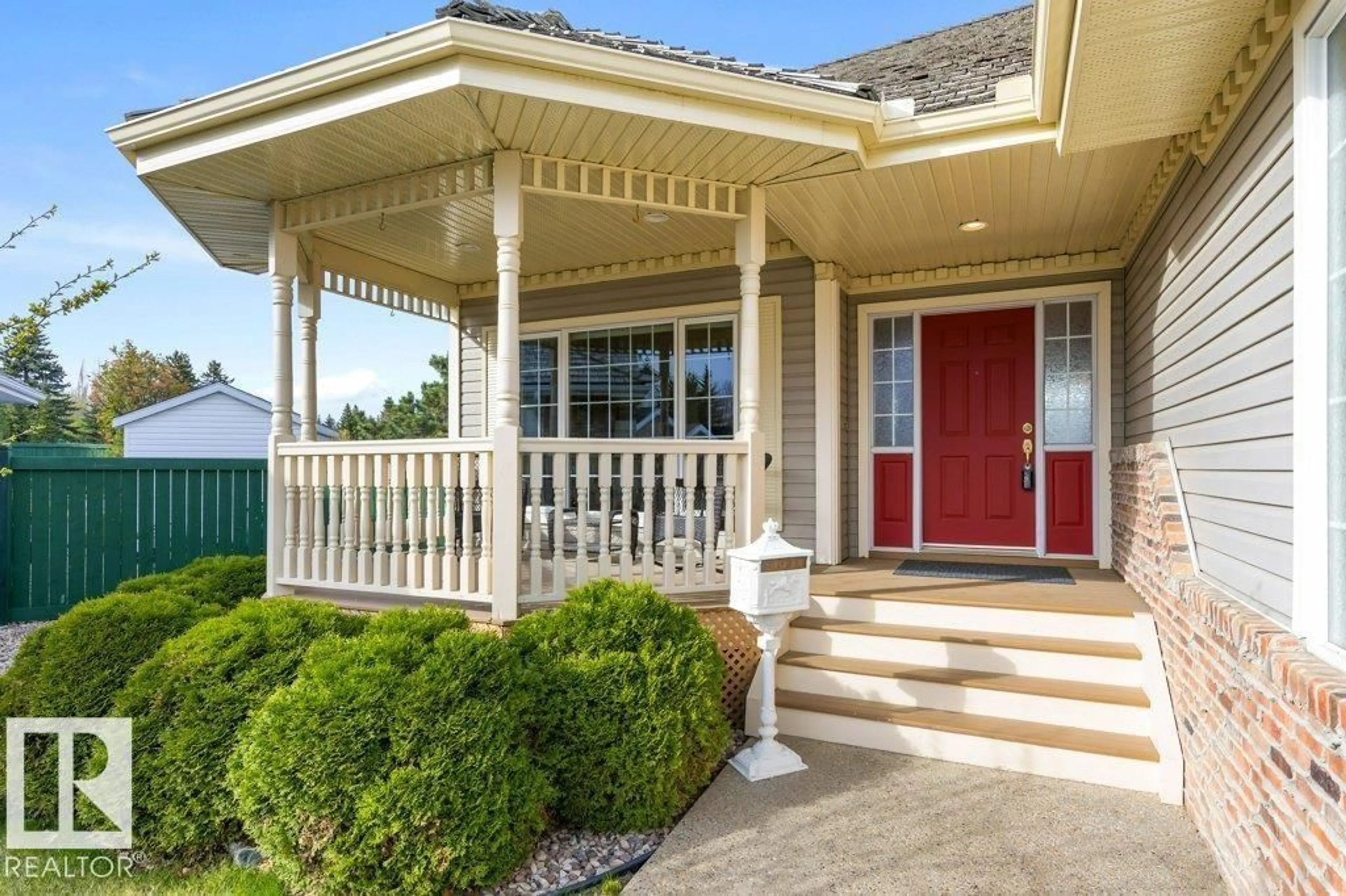 Home with vinyl exterior material, street for 4 PLACER CL, St. Albert Alberta T8N6A2