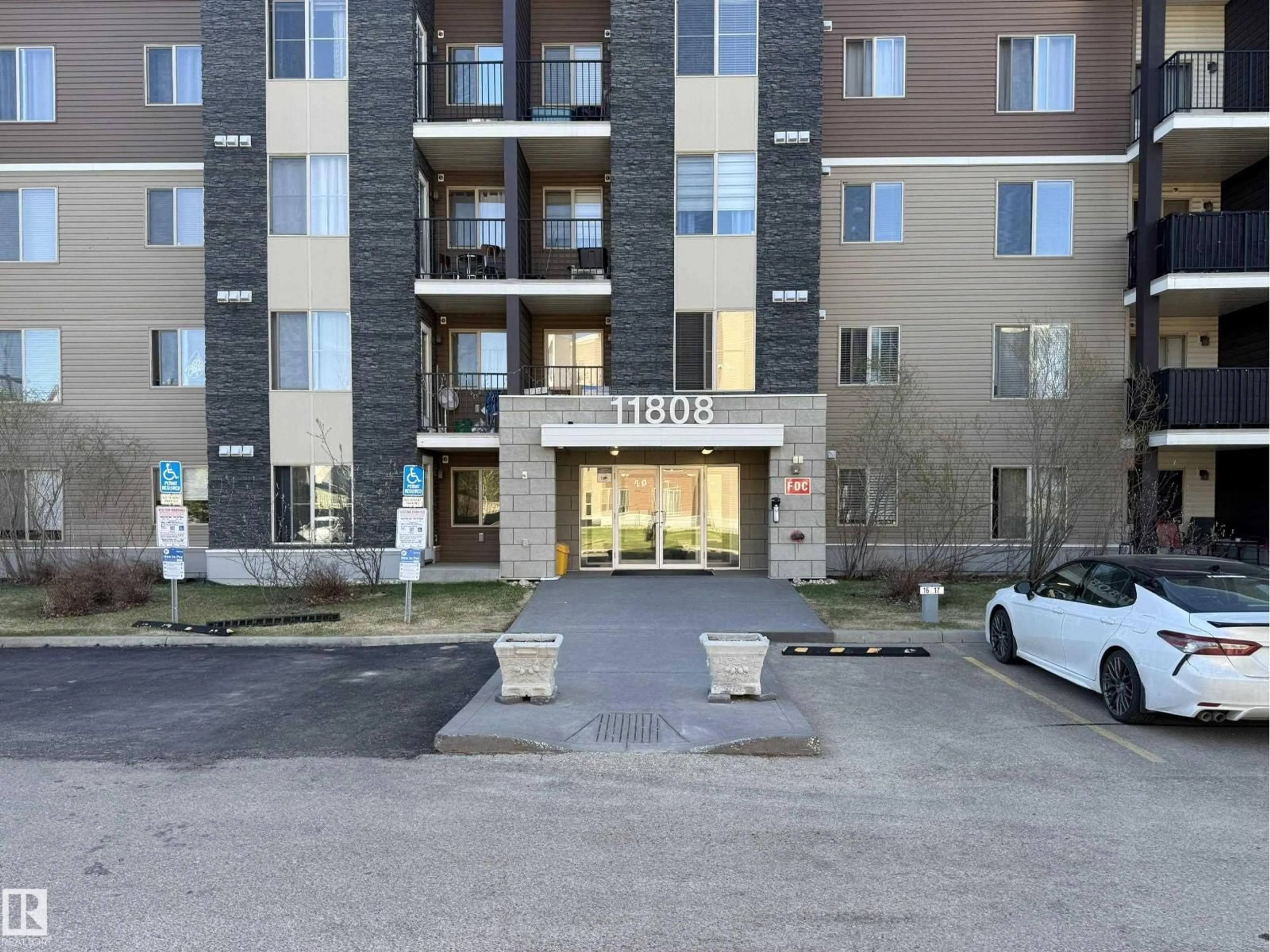 Indoor foyer for #116 - 11808 22 AV, Edmonton Alberta T6W2A2