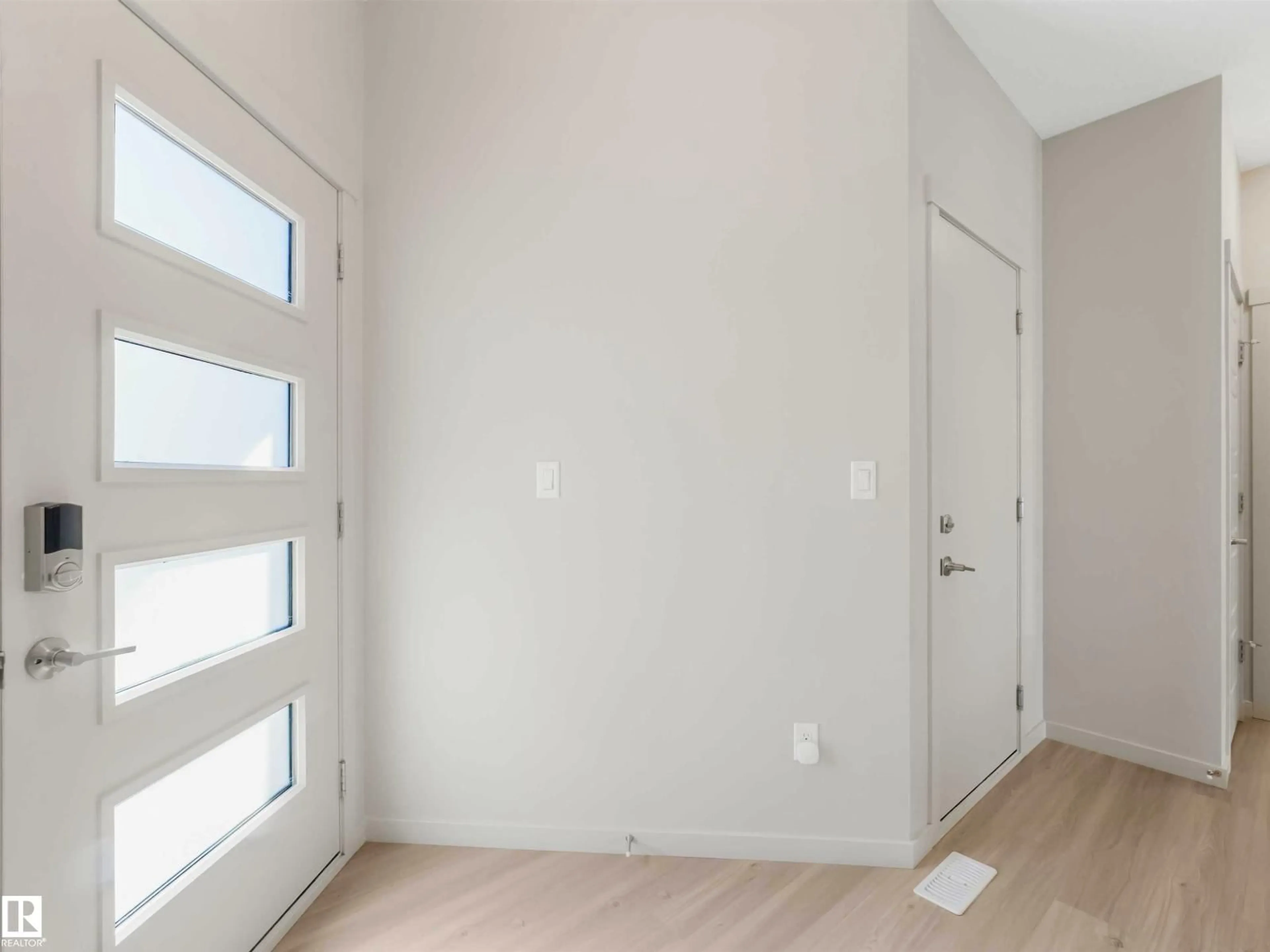 Indoor entryway for 50 - 26 EDINBURGH, St. Albert Alberta T8N7X5