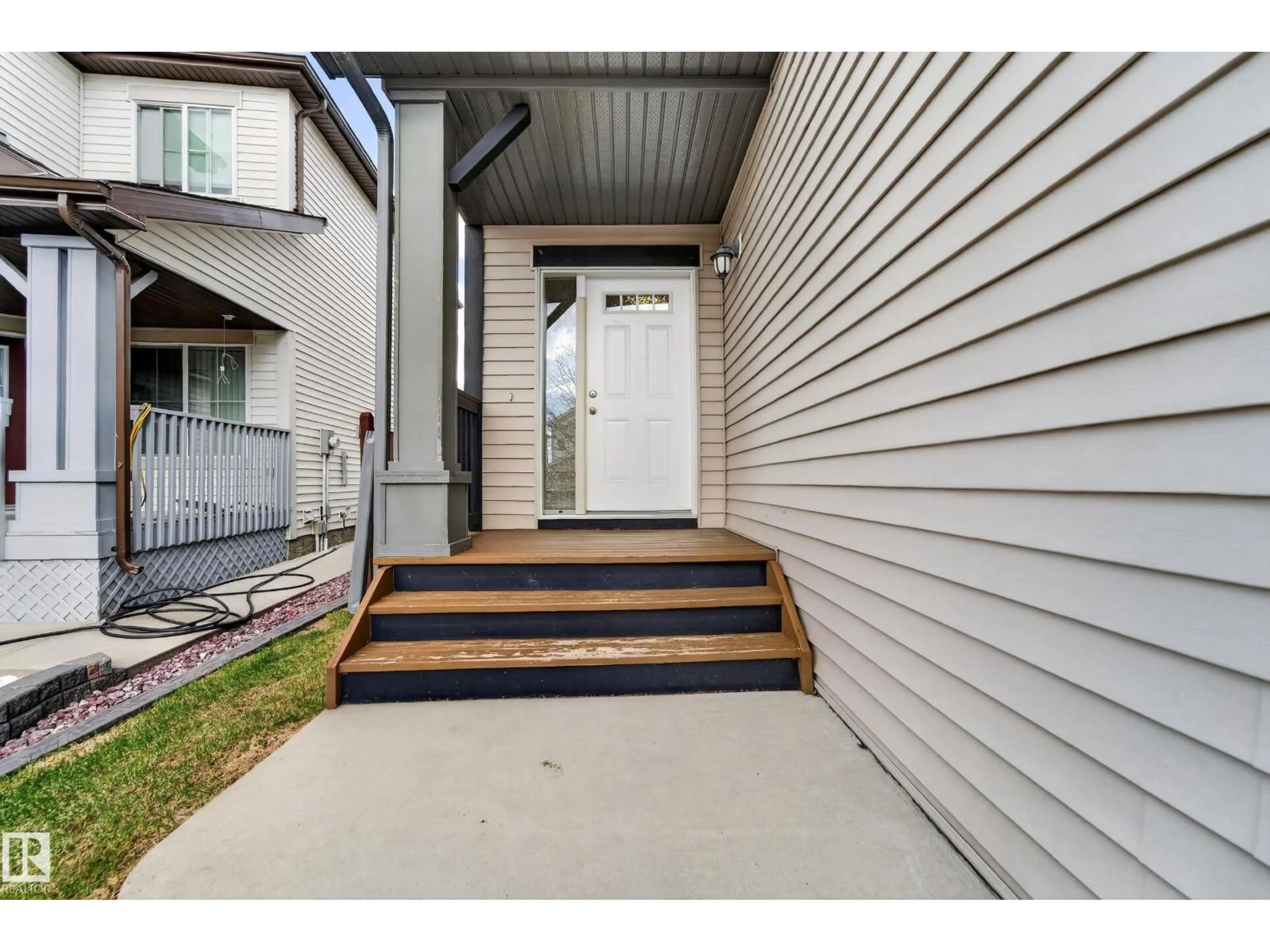 Indoor entryway for 1731 55 ST, Edmonton Alberta T6X1R2