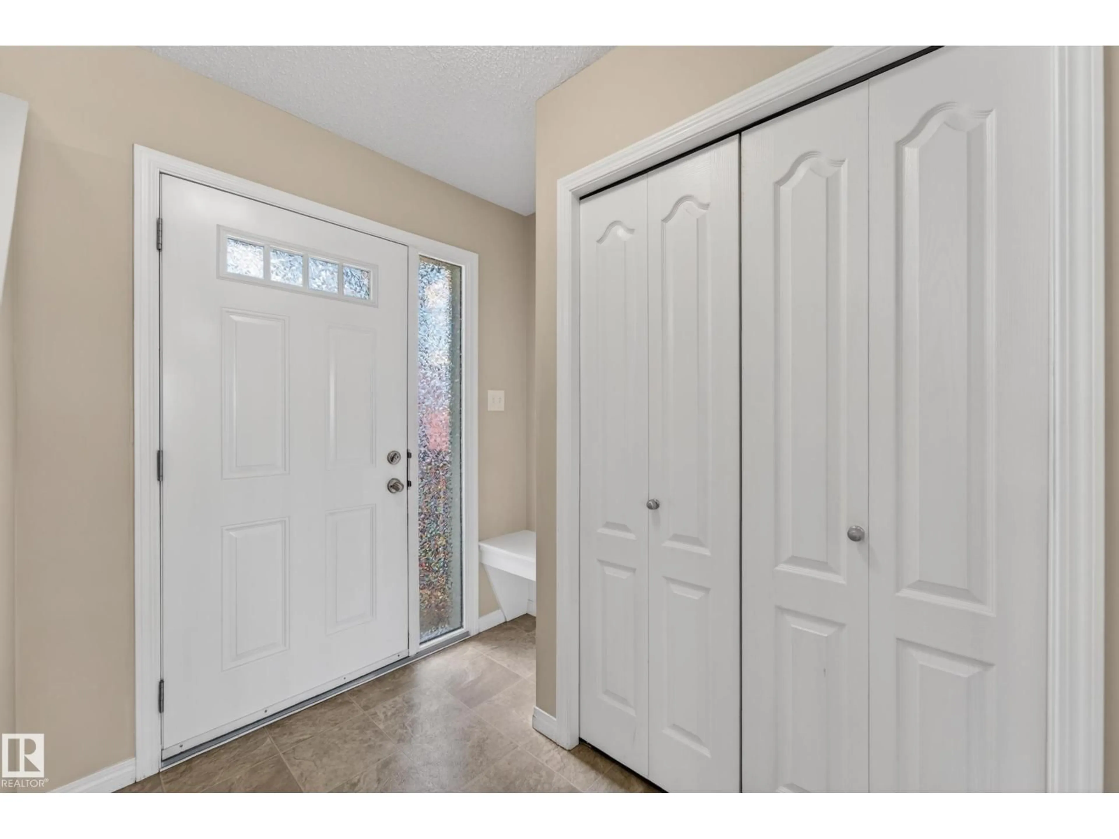 Indoor entryway for 1731 55 ST, Edmonton Alberta T6X1R2