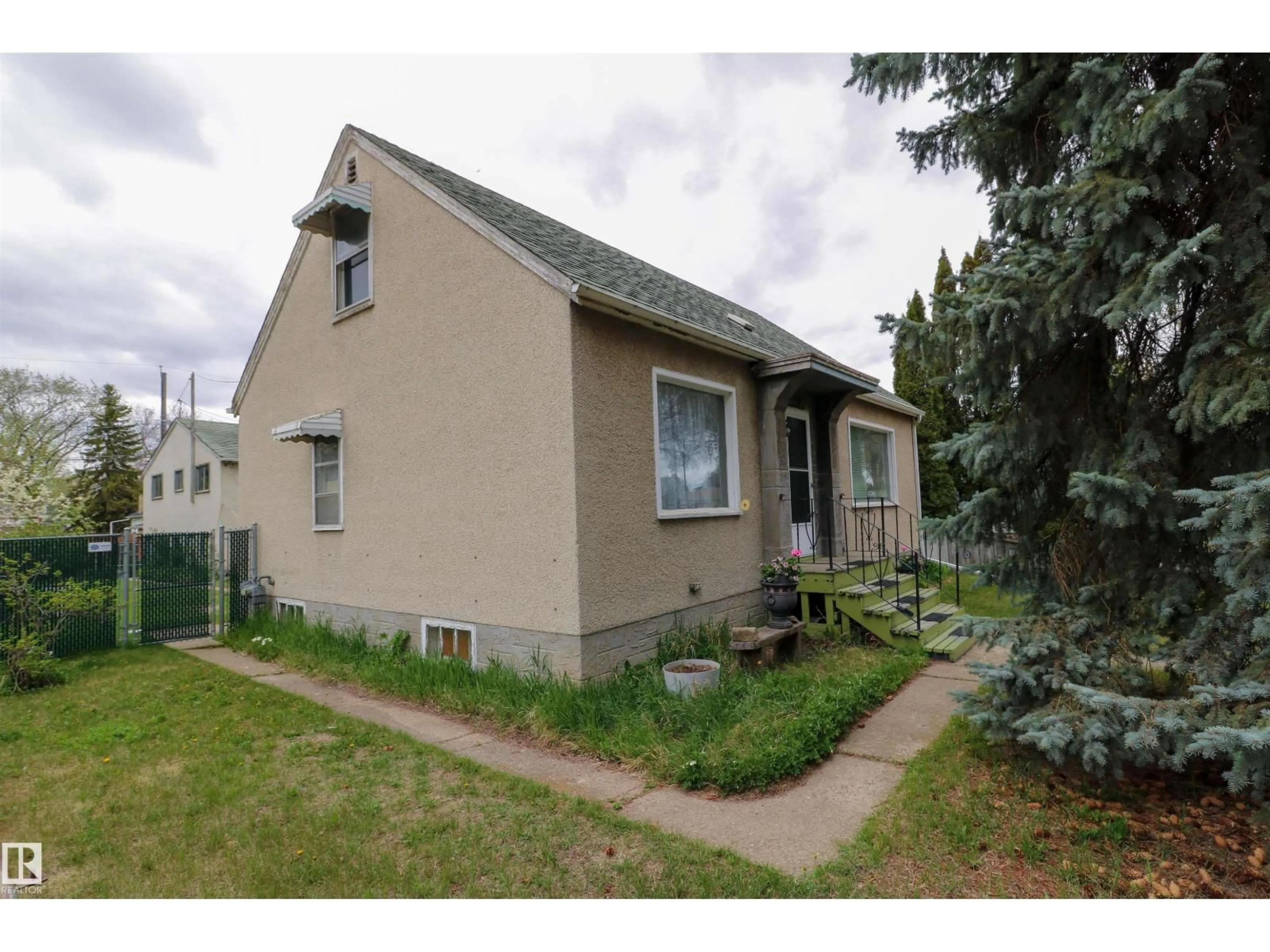 Home with vinyl exterior material, street for 11614 70 ST, Edmonton Alberta T5B1T5
