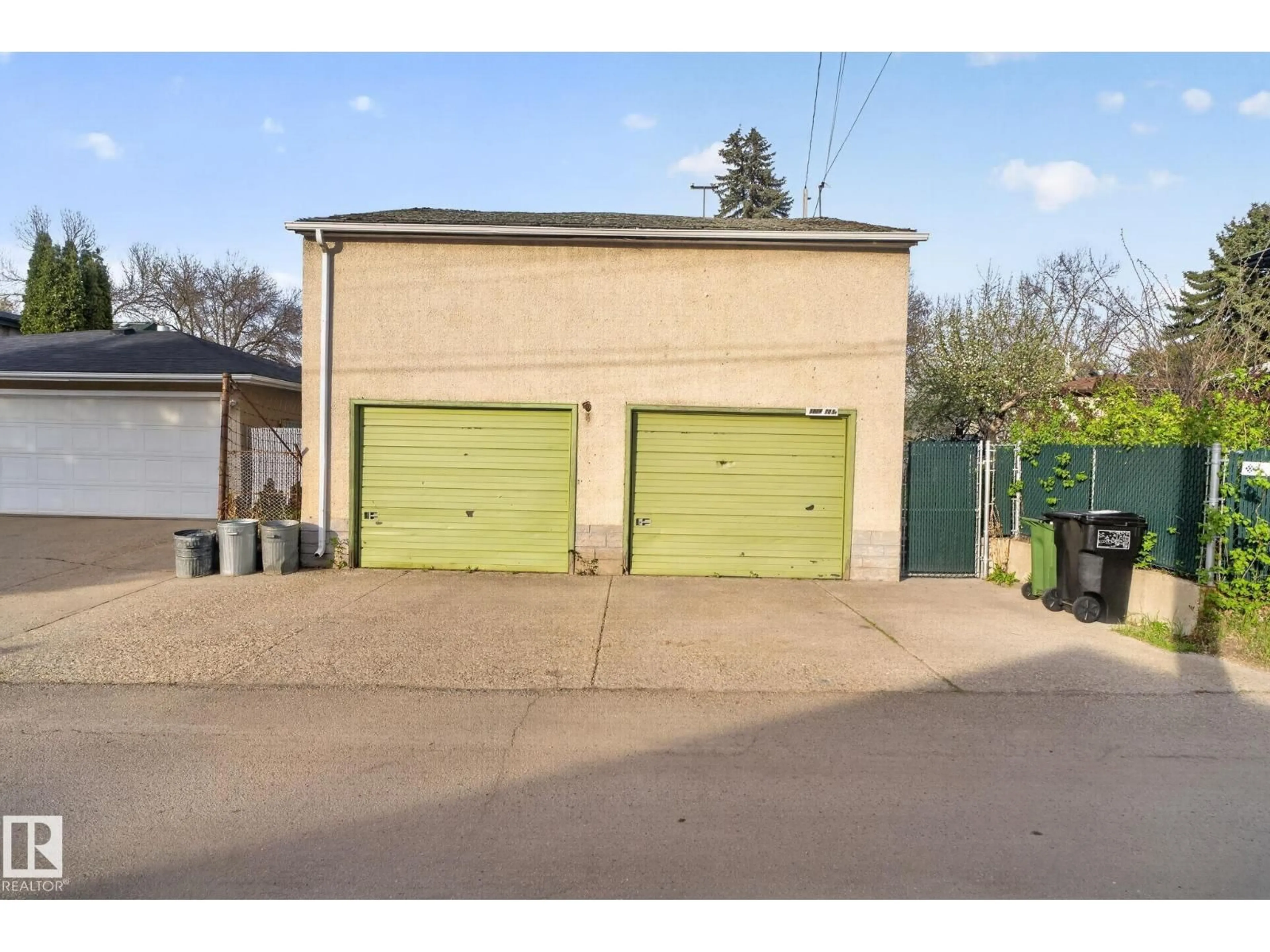 Indoor garage for 11614 70 ST, Edmonton Alberta T5B1T5