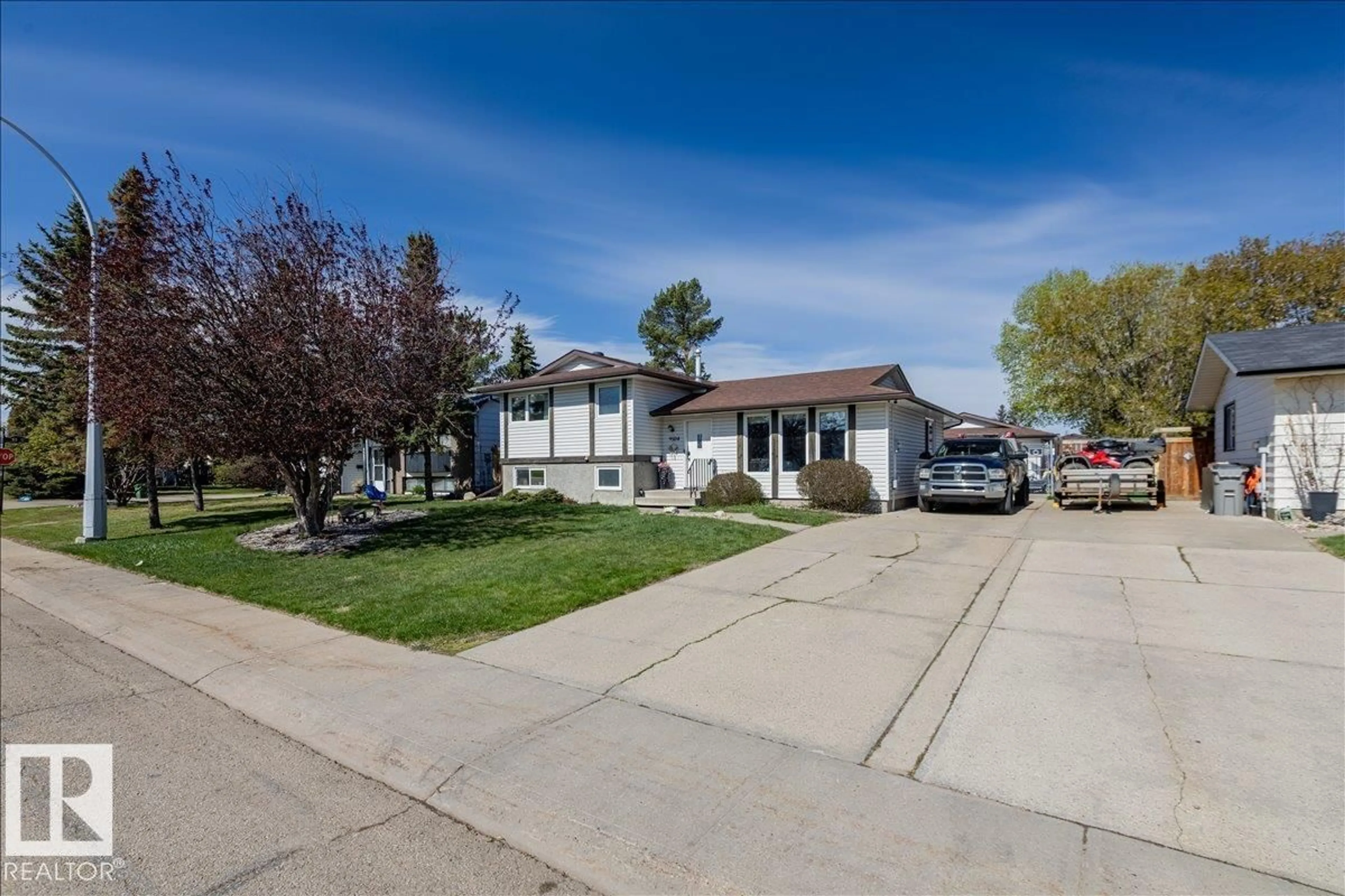 A pic from outside/outdoor area/front of a property/back of a property/a pic from drone, street for 9504 96 ST, Morinville Alberta T8R1H8