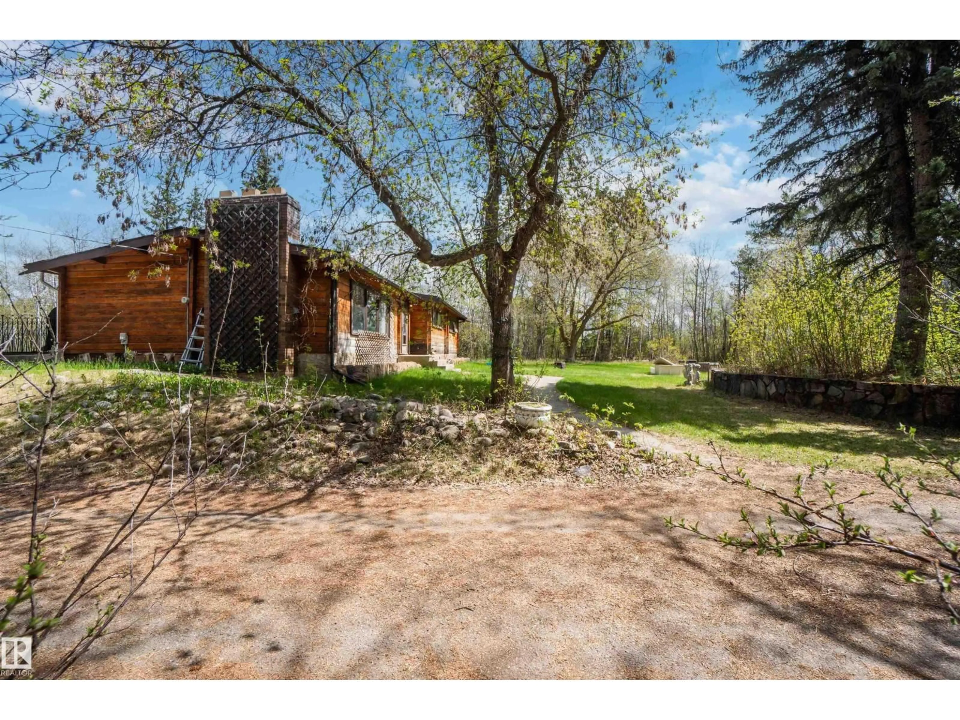 A pic from outside/outdoor area/front of a property/back of a property/a pic from drone, forest/trees view for 910 HERMITAGE AV, Rural Parkland County Alberta T7Z2T2