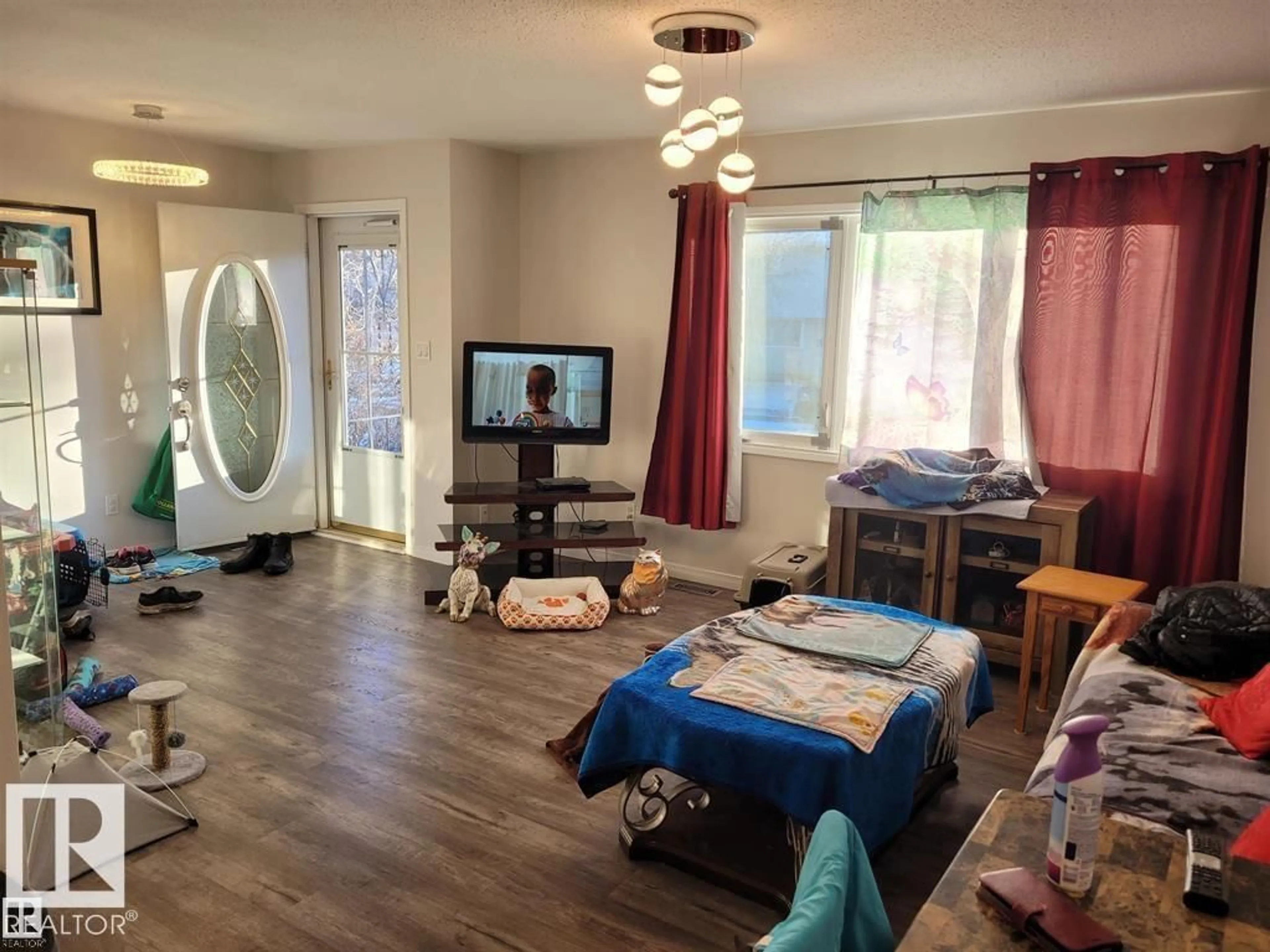 A pic of a room for 11616 152 AV, Edmonton Alberta T5X1C7