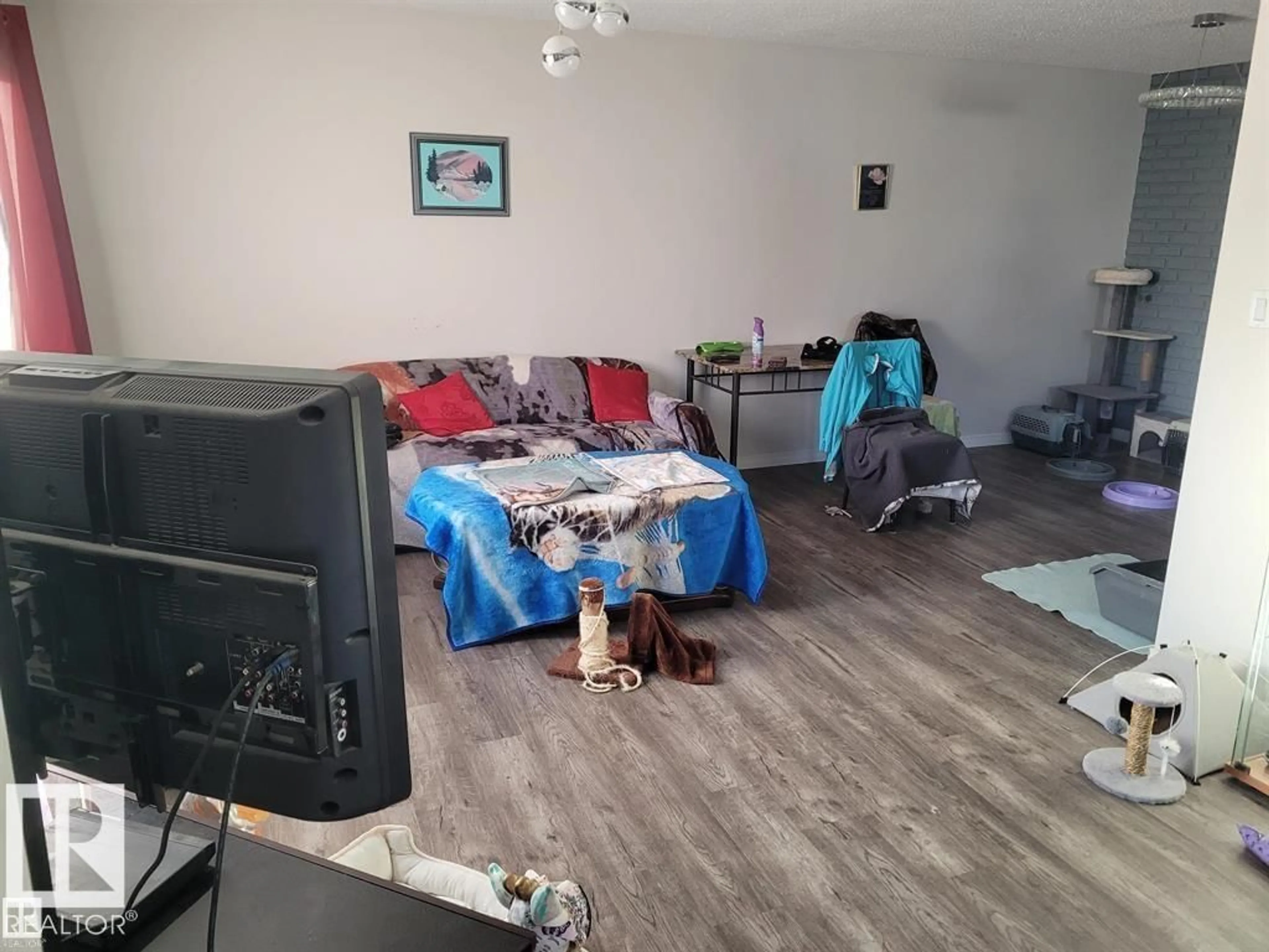 A pic of a room for 11616 152 AV, Edmonton Alberta T5X1C7