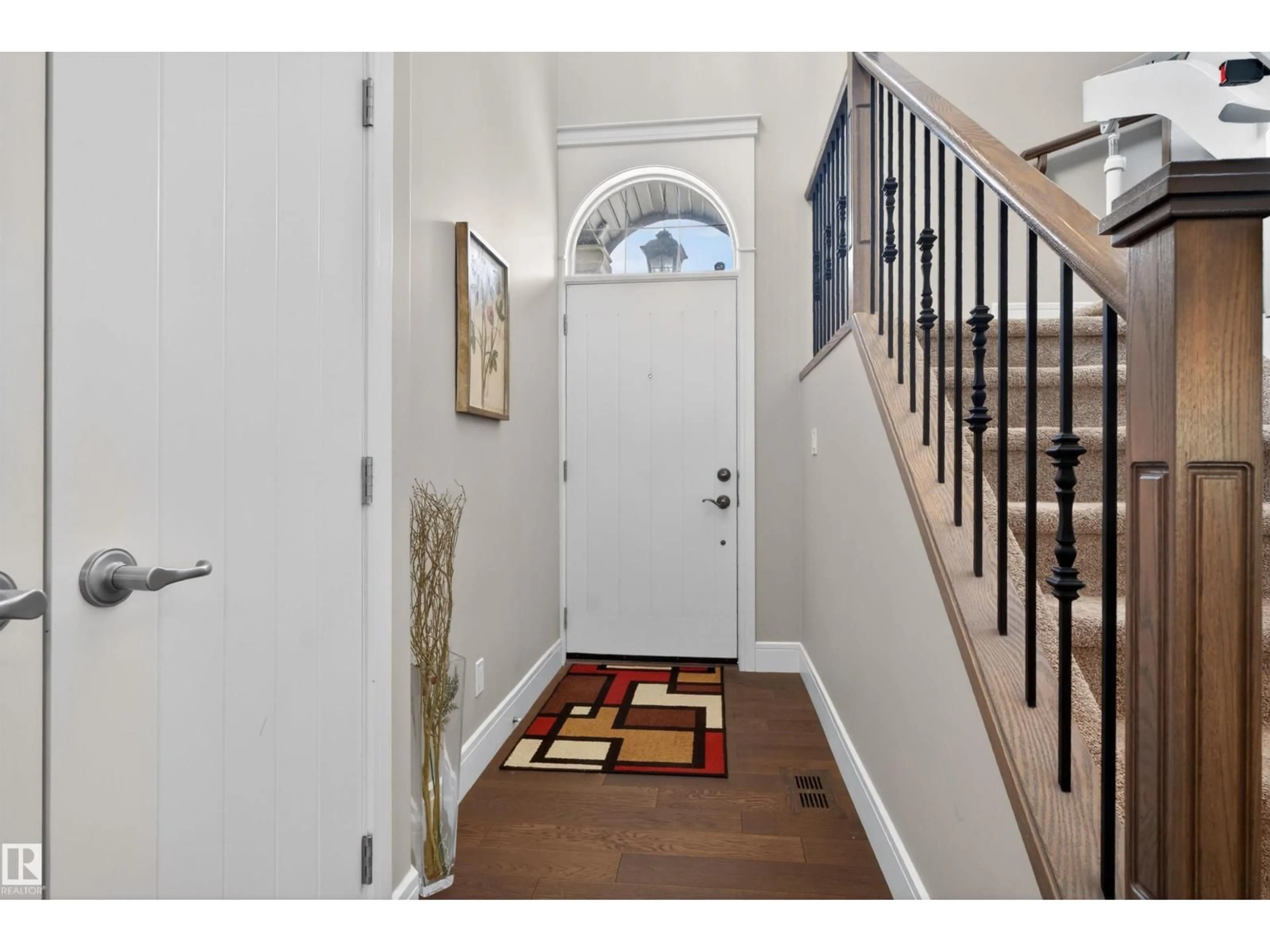 Indoor entryway for 1030 CONNELLY WY, Edmonton Alberta T6W2G2