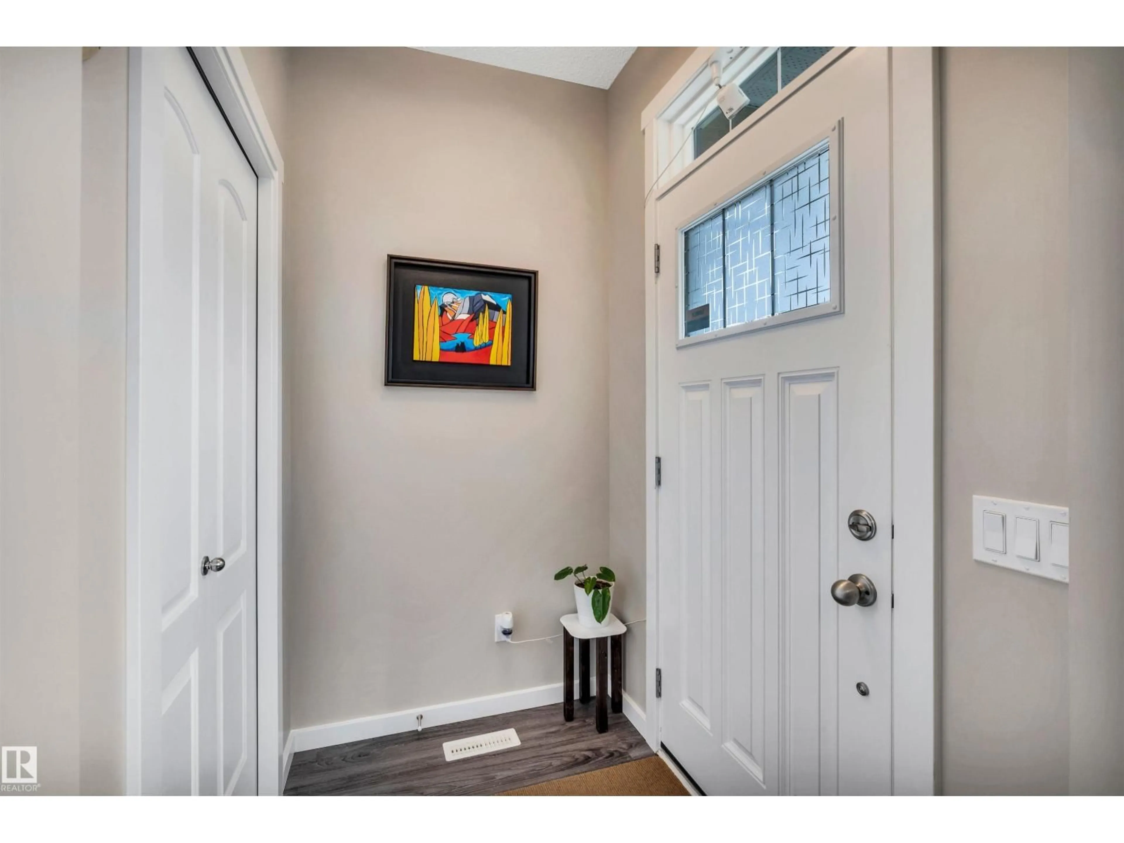 Indoor entryway for 2565 COUGHLAN RD, Edmonton Alberta T6W2Z6