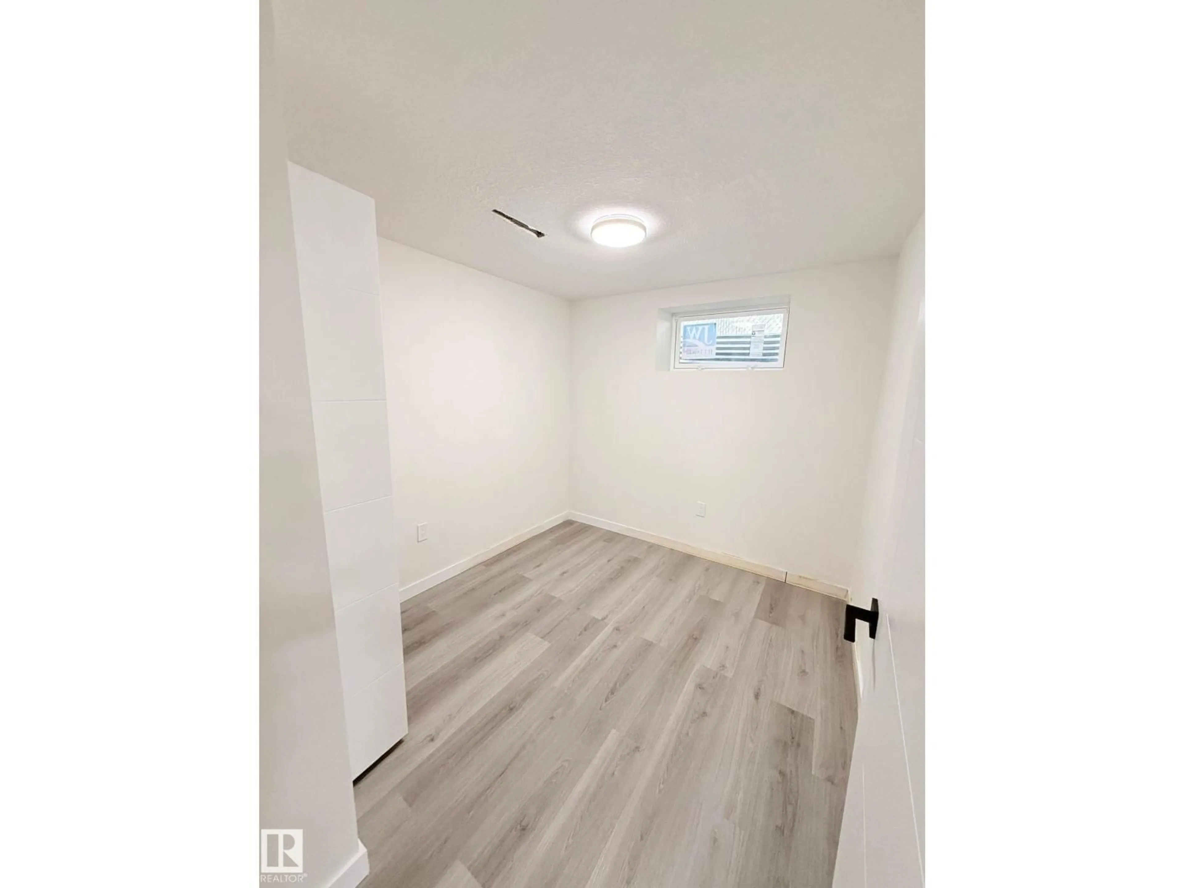 A pic of a room for 11628 151 AV, Edmonton Alberta T5X1C6